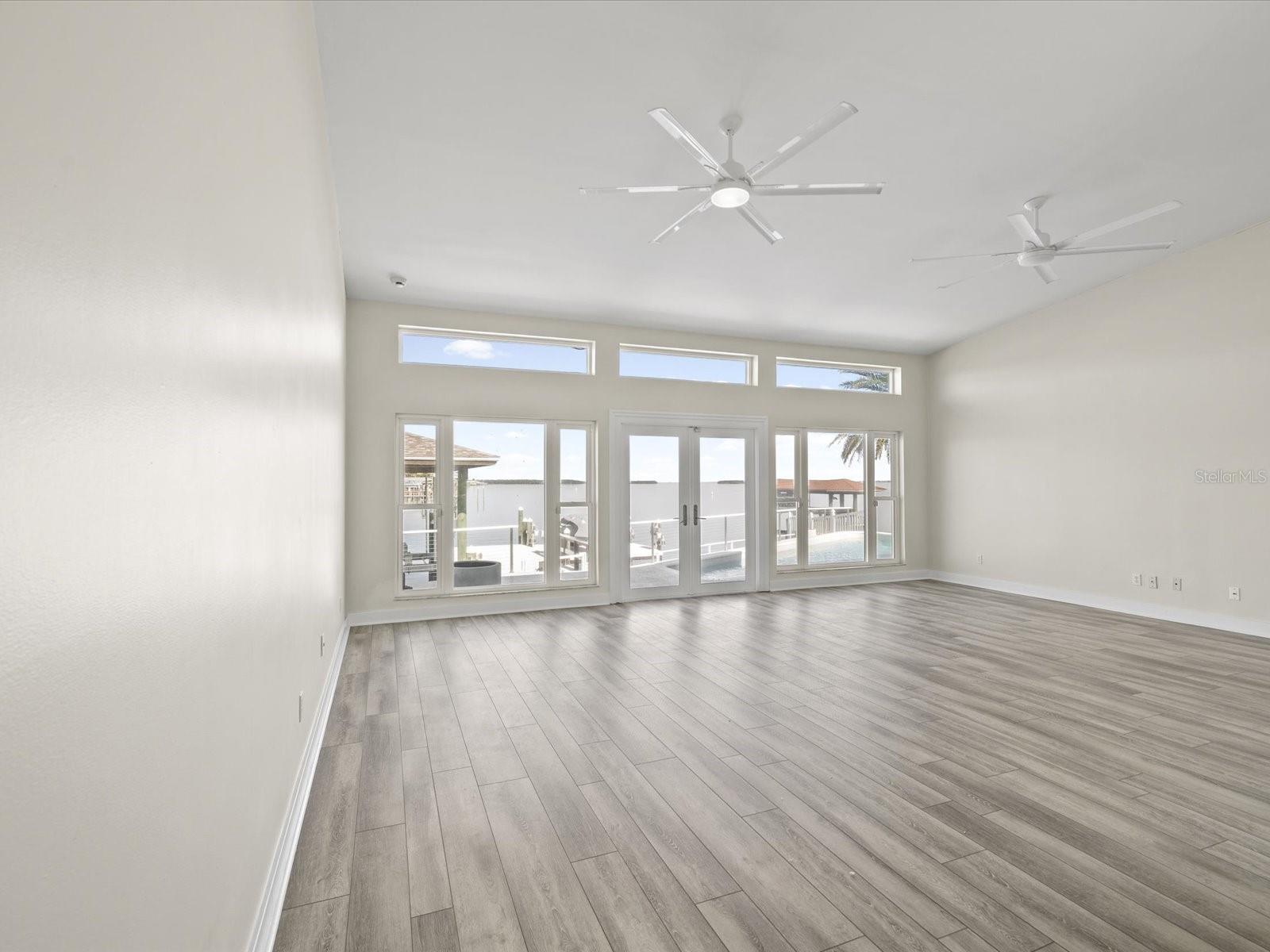 Image 5 of 53 For 450 Palm Island Ne