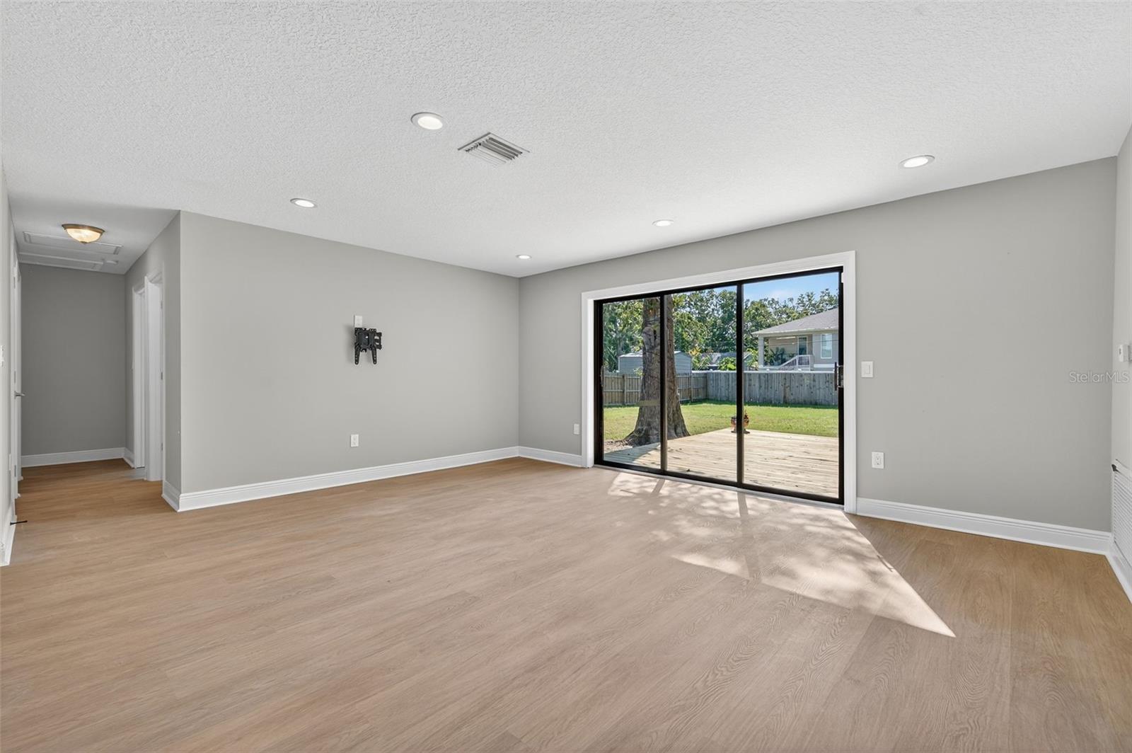 Image 25 of 67 For 8110 Macoma Drive Ne