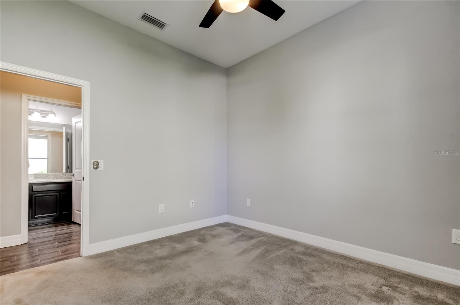 Listing photo id 15 for 33423 Azalea Ridge Drive