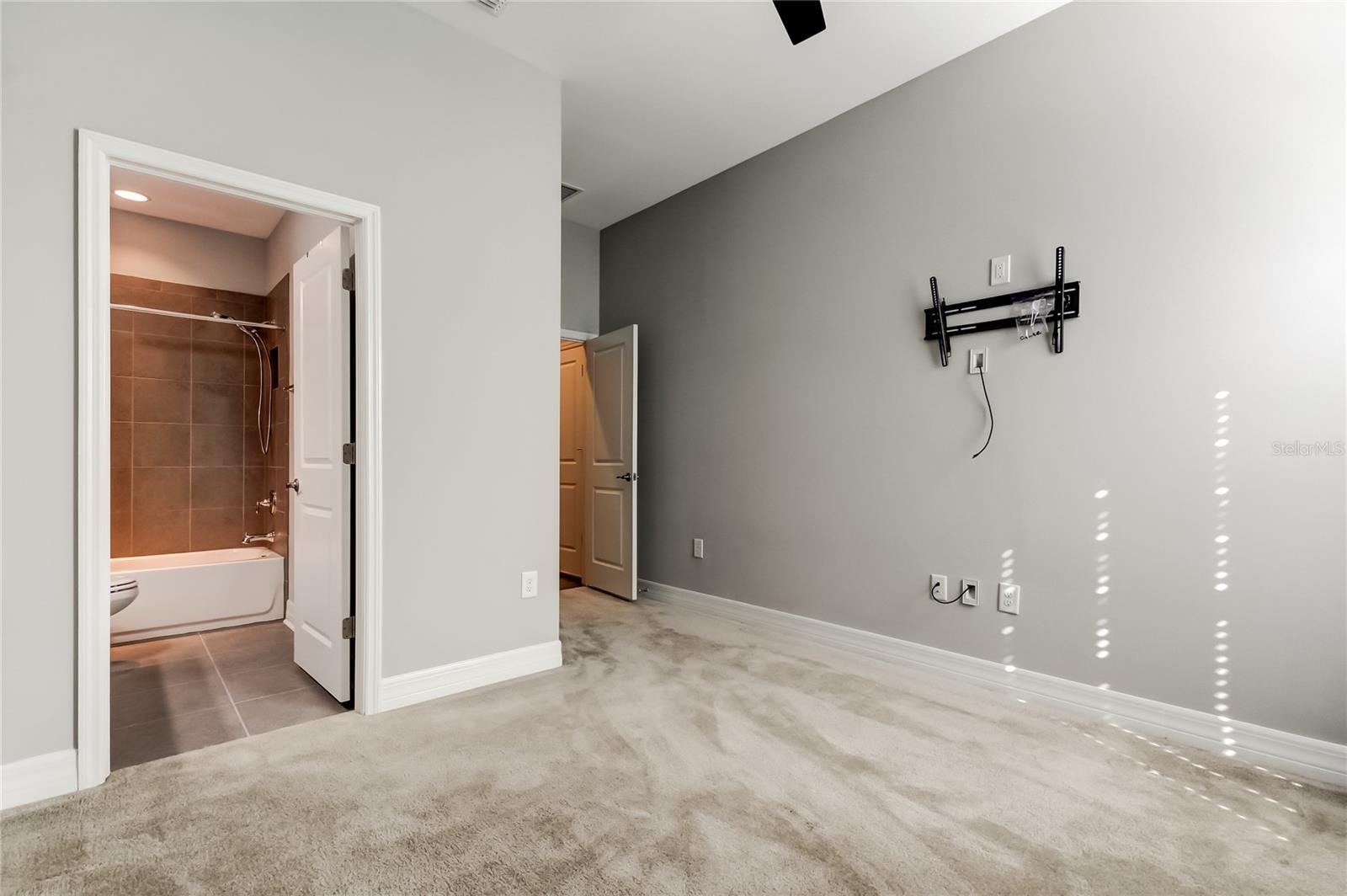 Listing photo id 7 for 33423 Azalea Ridge Drive