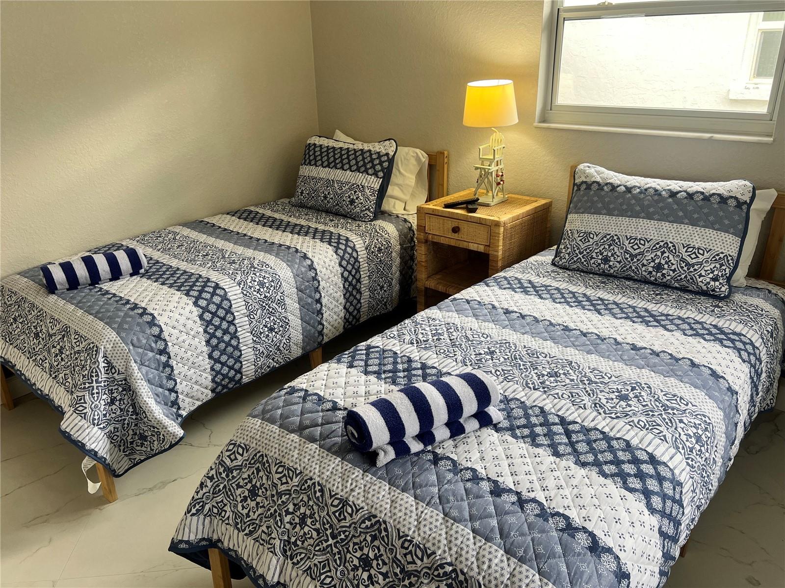 Image 11 of 15 For 6154 Midnight Pass Road B14