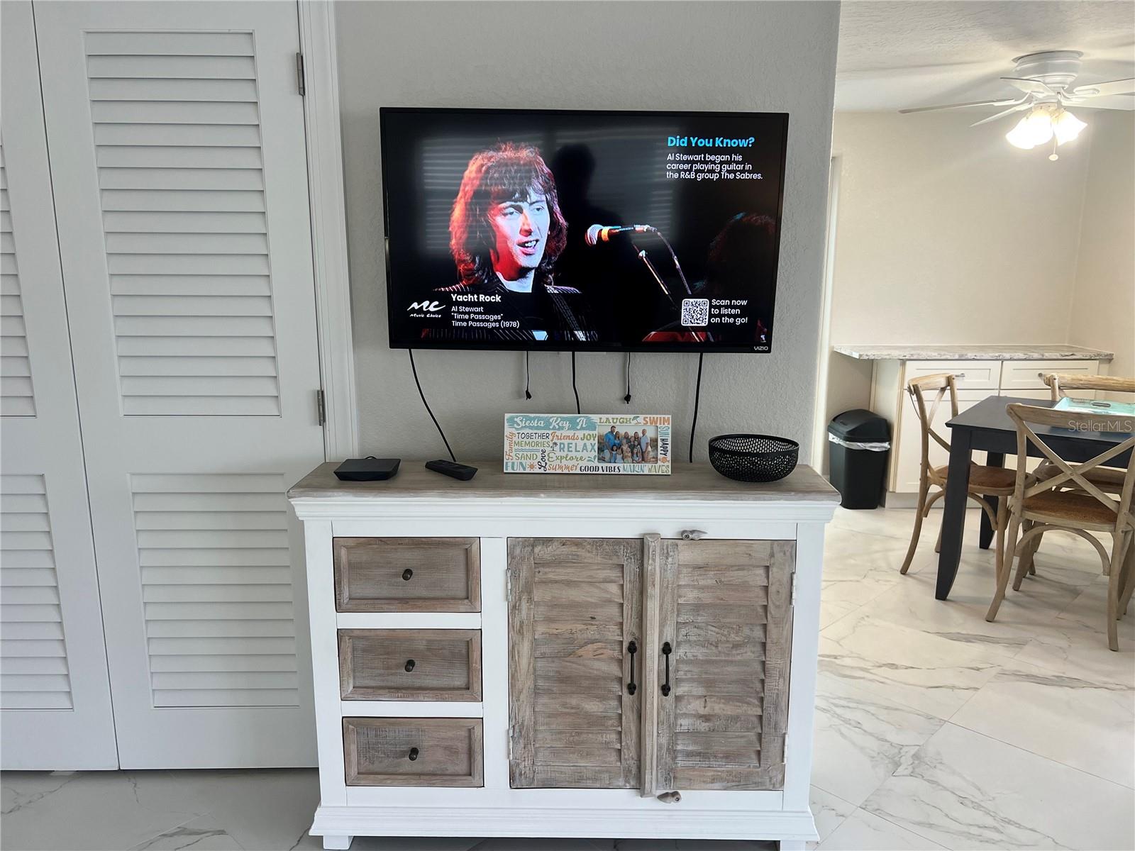 Image 7 of 15 For 6154 Midnight Pass Road B14