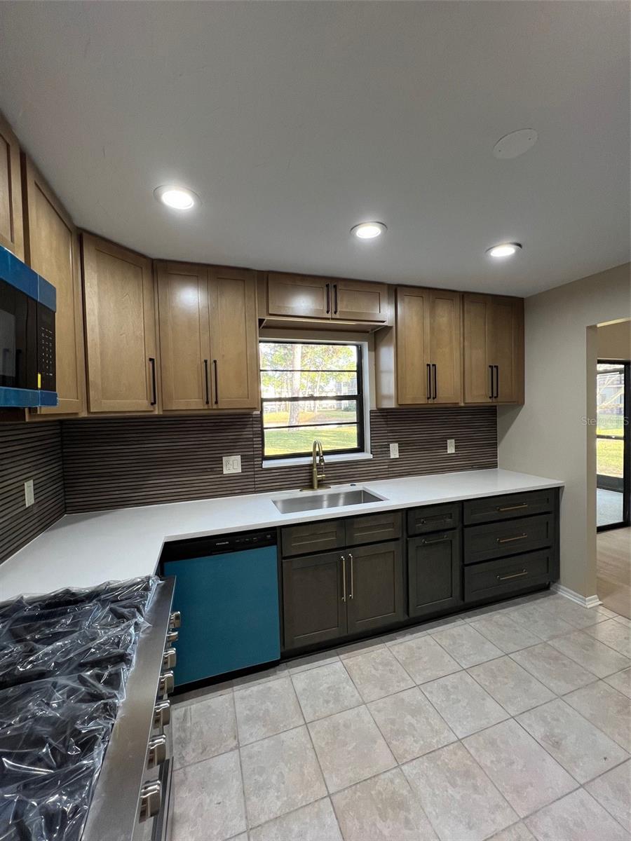 Image 10 of 32 For 5970 80th Street N 101