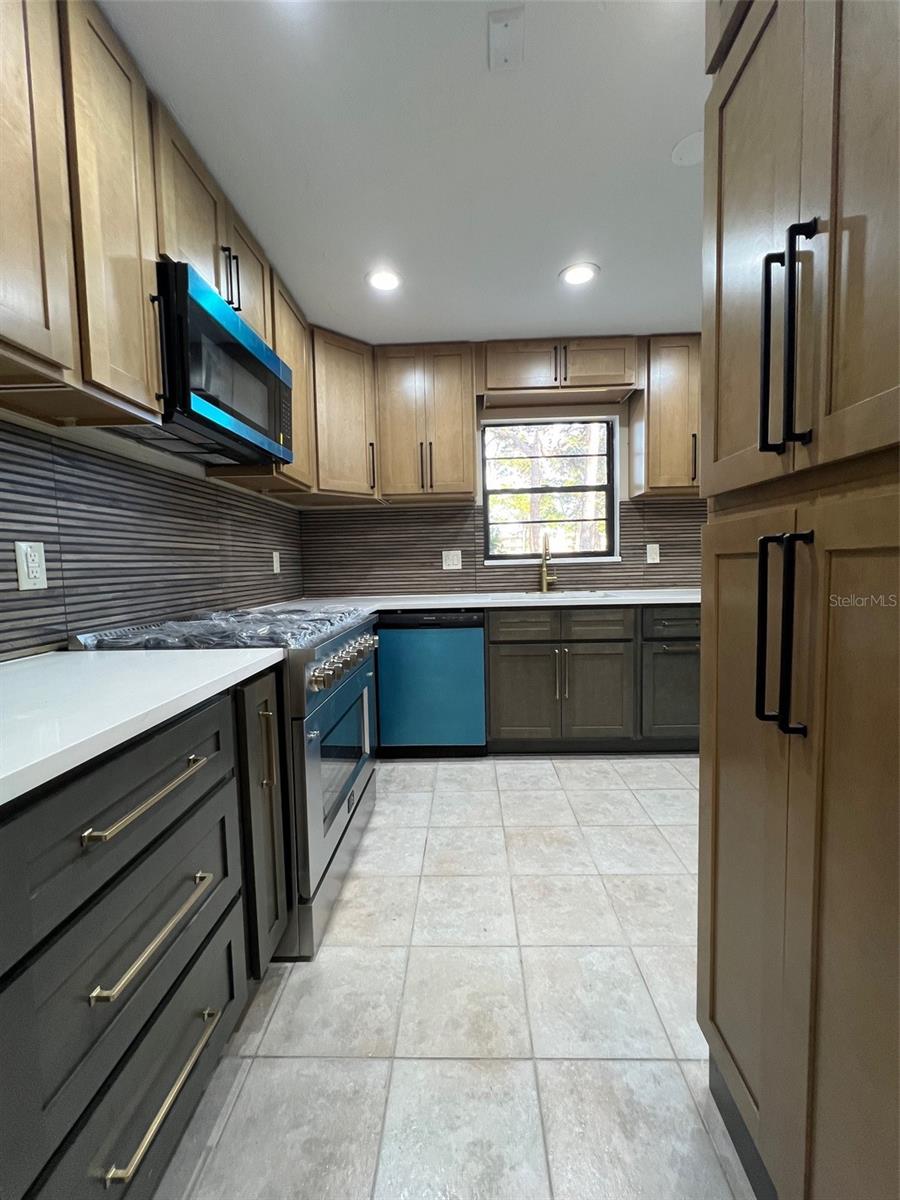 Image 12 of 32 For 5970 80th Street N 101