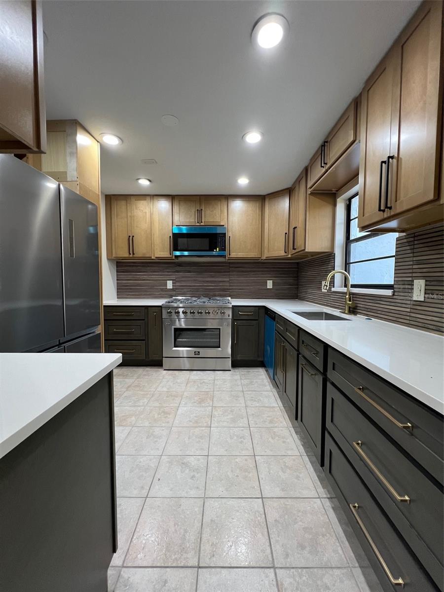 Image 15 of 32 For 5970 80th Street N 101