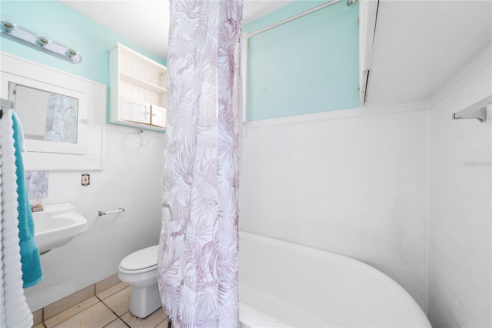 Image 13 of 13 For 708 Grove Street N