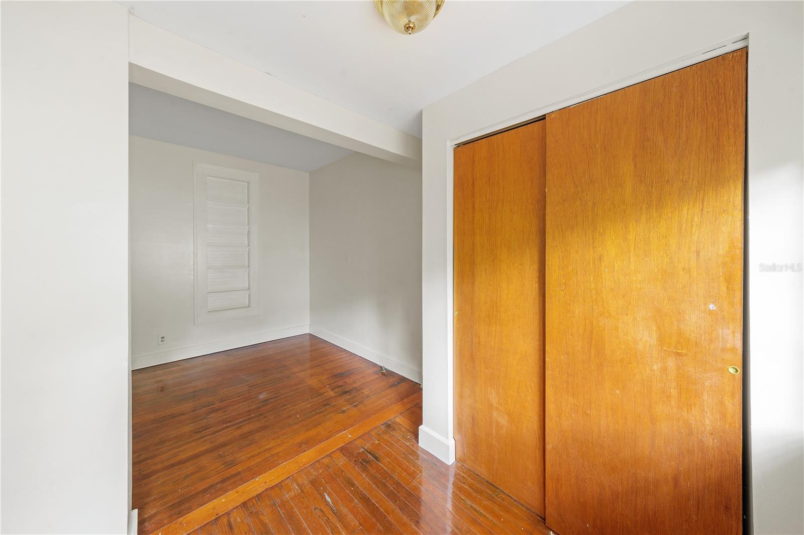 Image 7 of 13 For 708 Grove Street N