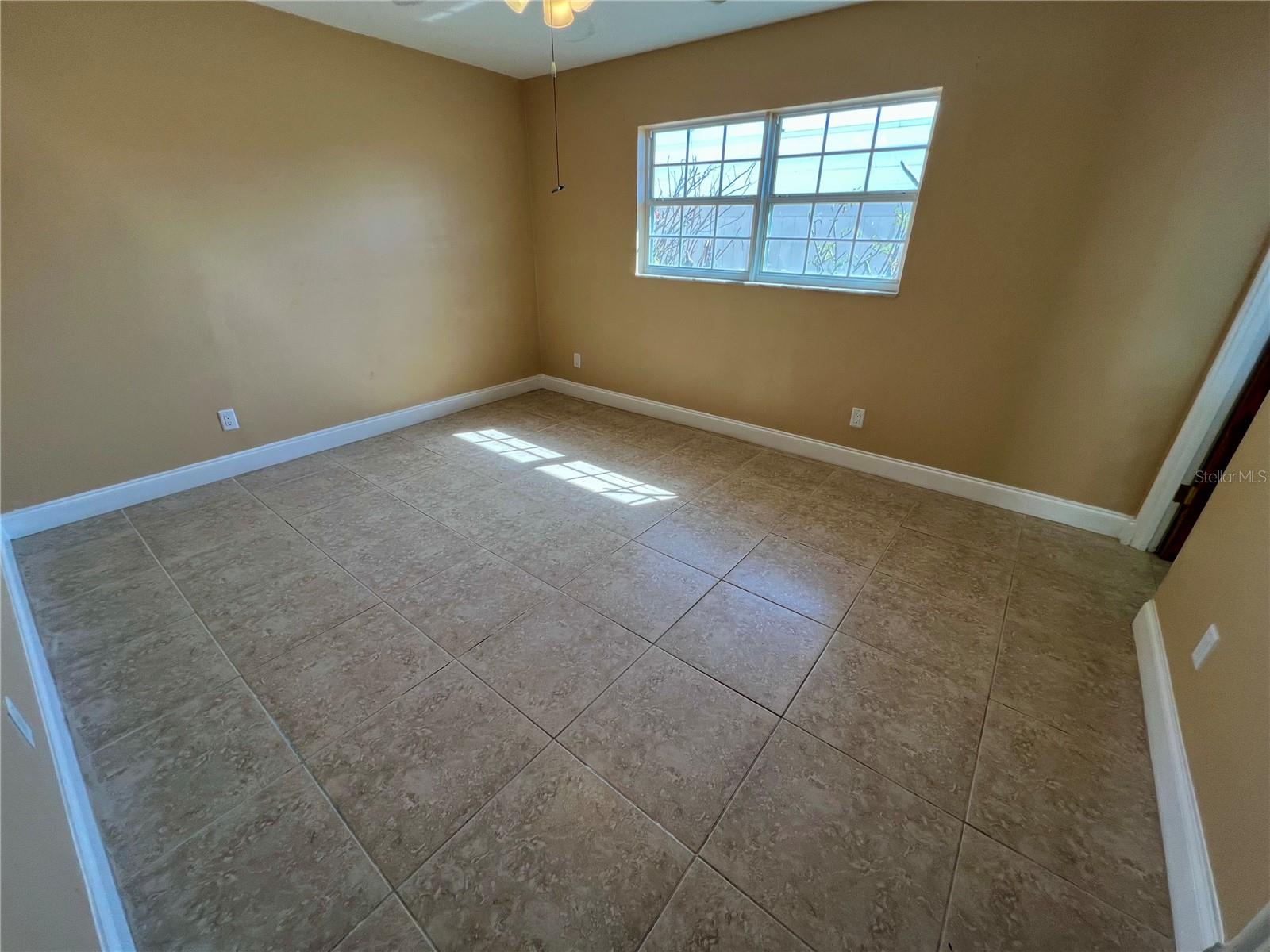 Image 17 of 46 For 11315 3rd Street E