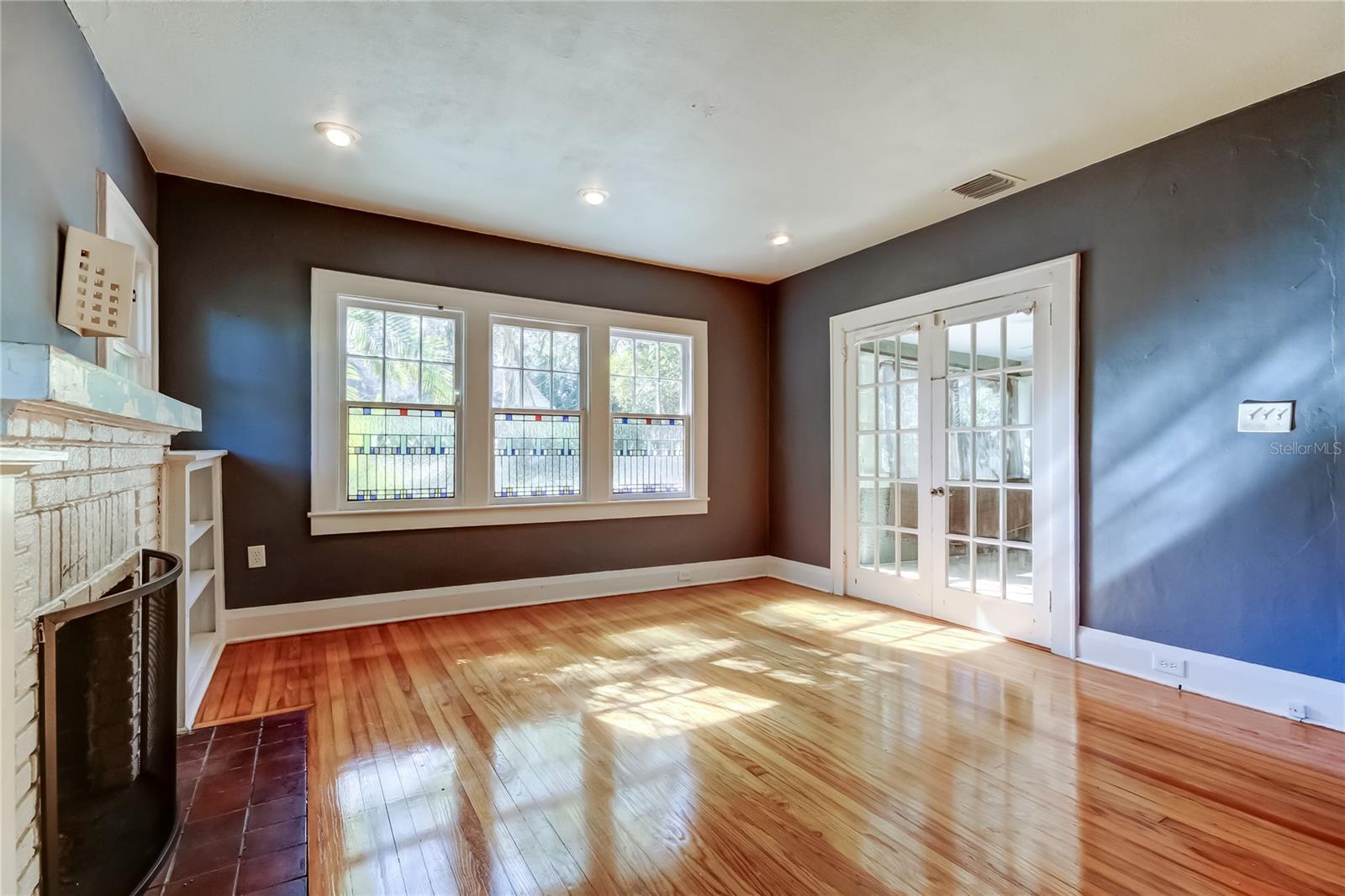 Image 12 of 47 For 1004 Crenshaw Street