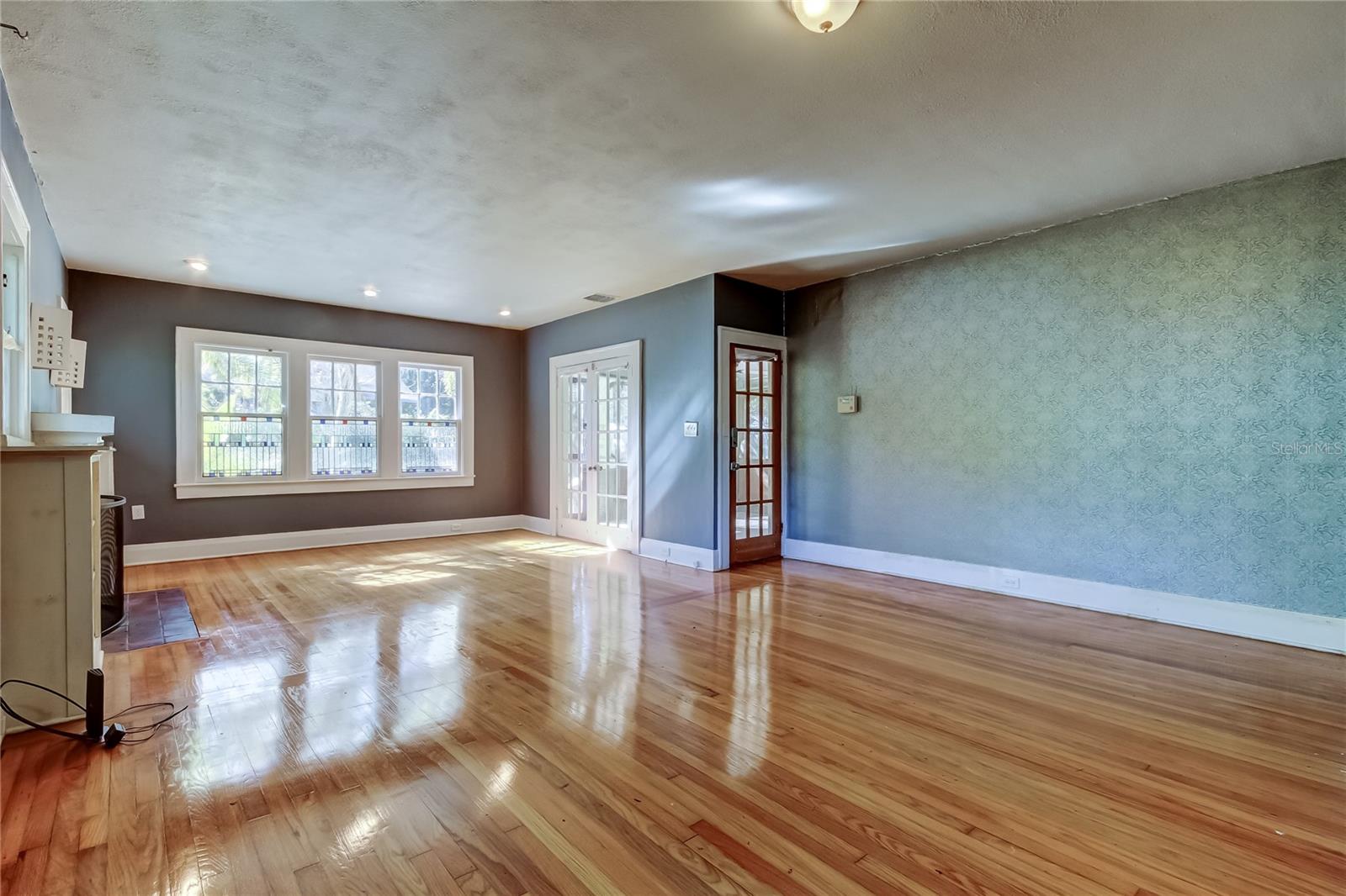 Image 13 of 47 For 1004 Crenshaw Street