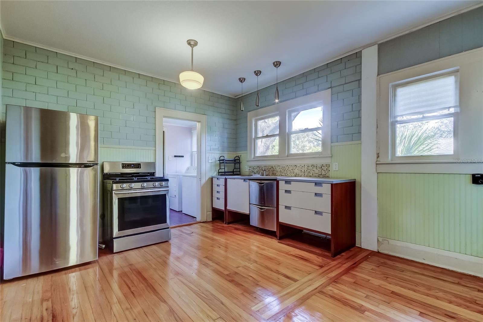 Image 16 of 47 For 1004 Crenshaw Street