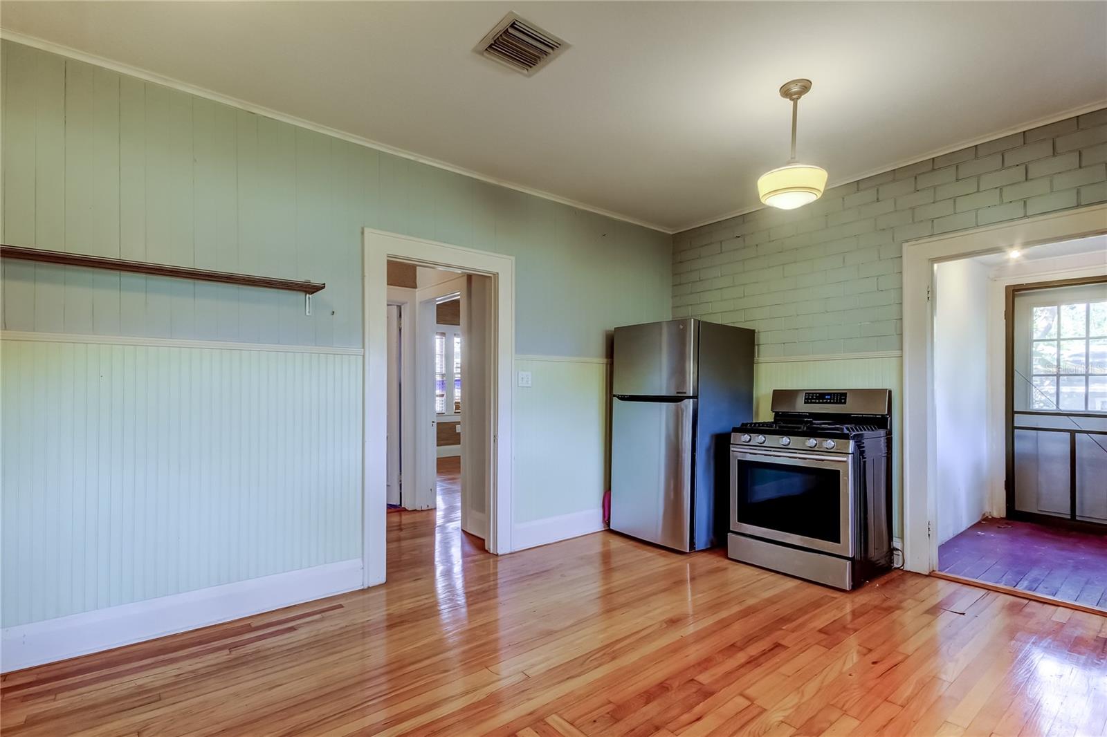 Image 21 of 47 For 1004 Crenshaw Street