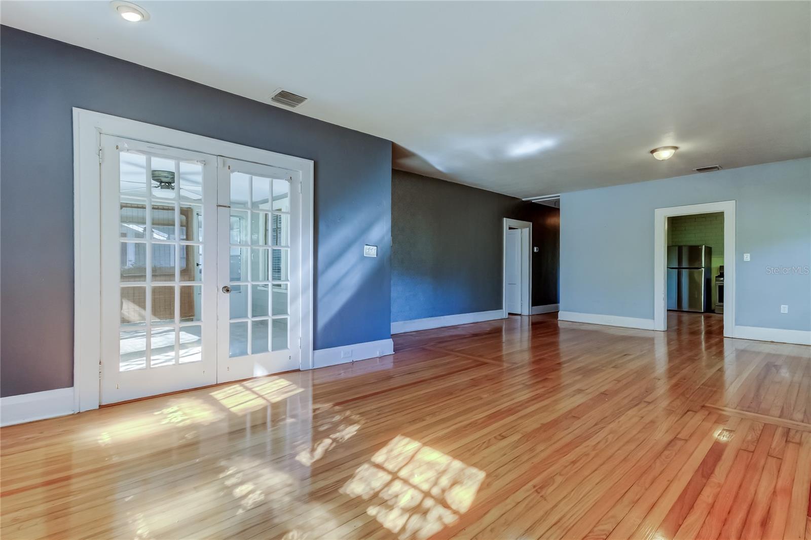 Image 7 of 47 For 1004 Crenshaw Street