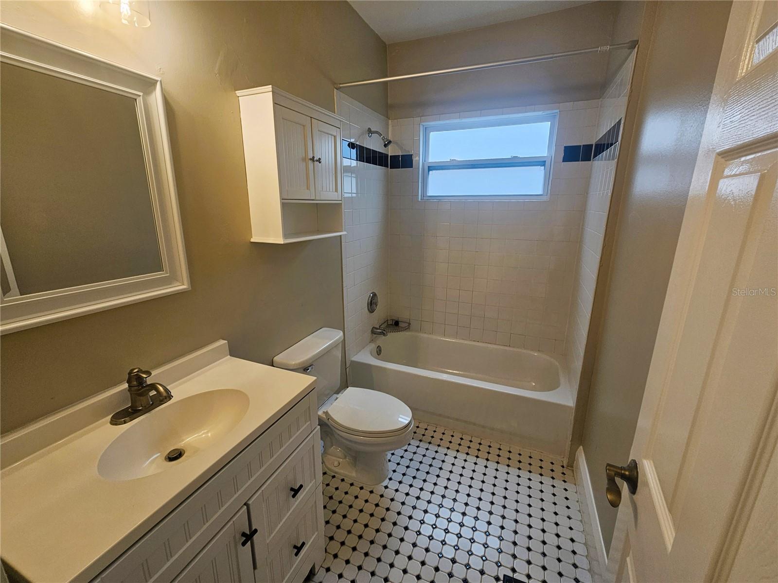 Image 7 of 10 For 209 Westland Avenue C