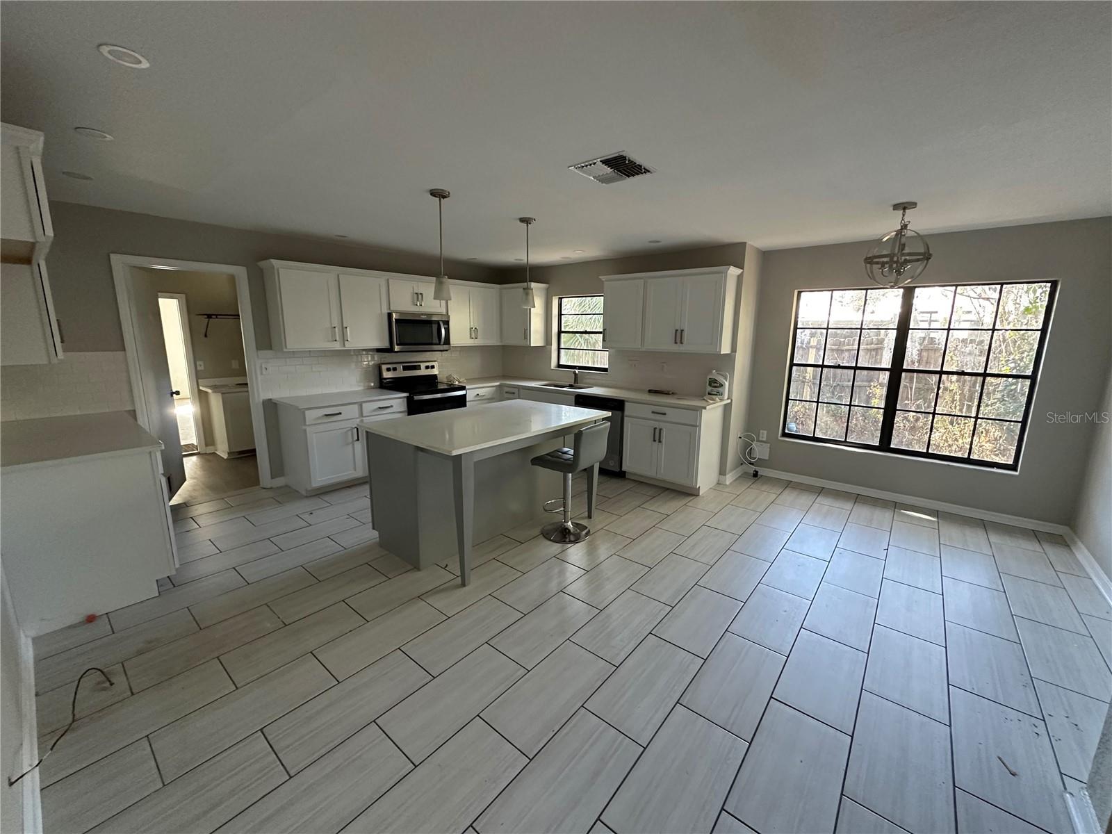 Image 3 of 9 For 1423 Meadow Lark Road