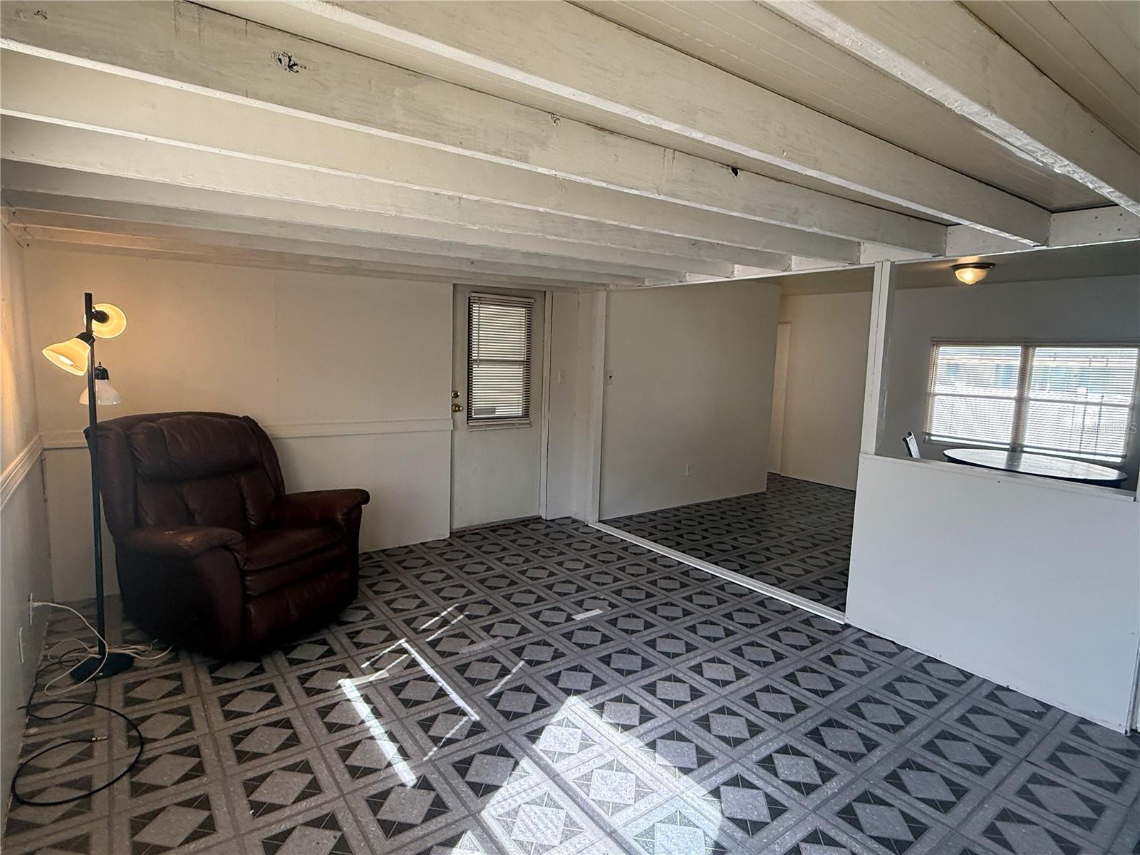 Listing photo id 10 for 5104 Little Lake Ct