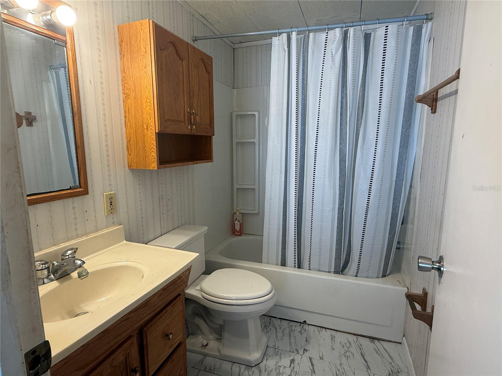 Listing photo id 12 for 5104 Little Lake Ct