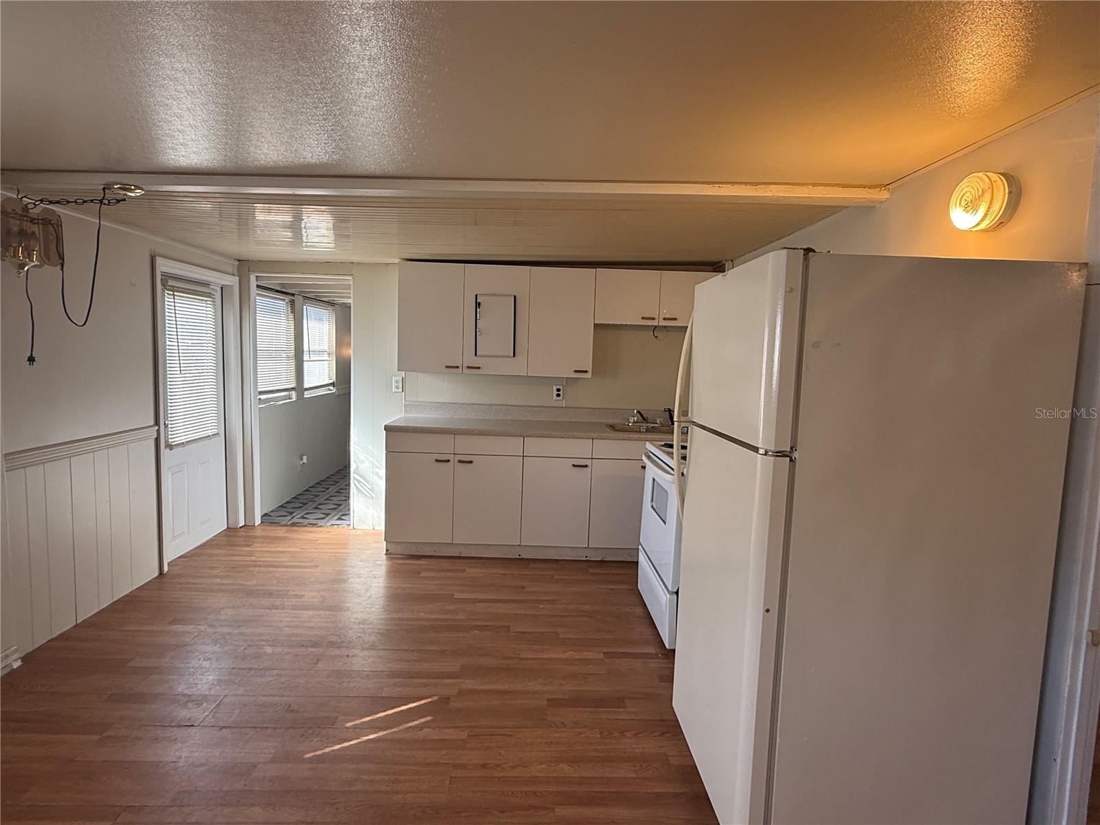 Listing photo id 17 for 5104 Little Lake Ct