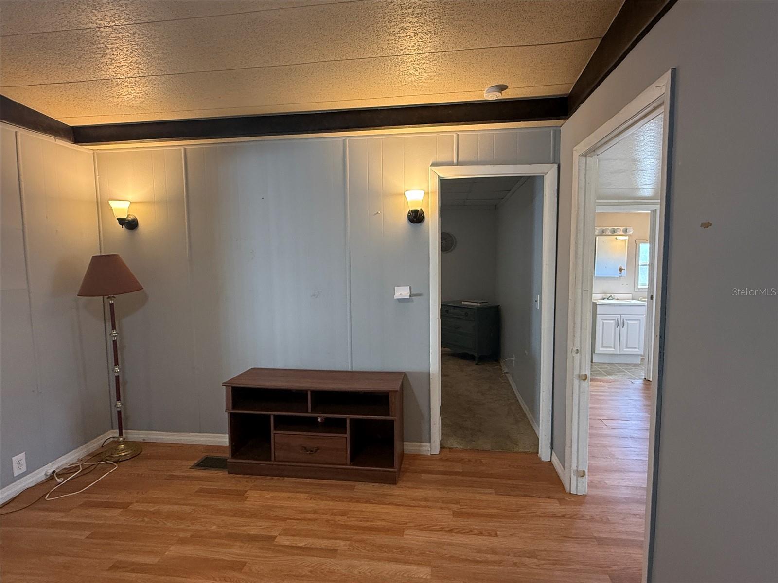 Listing photo id 18 for 5104 Little Lake Ct