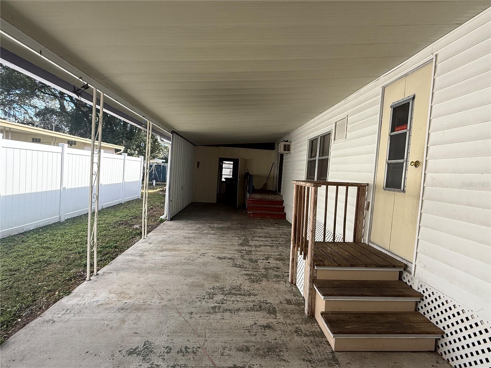 Listing photo id 1 for 5104 Little Lake Ct