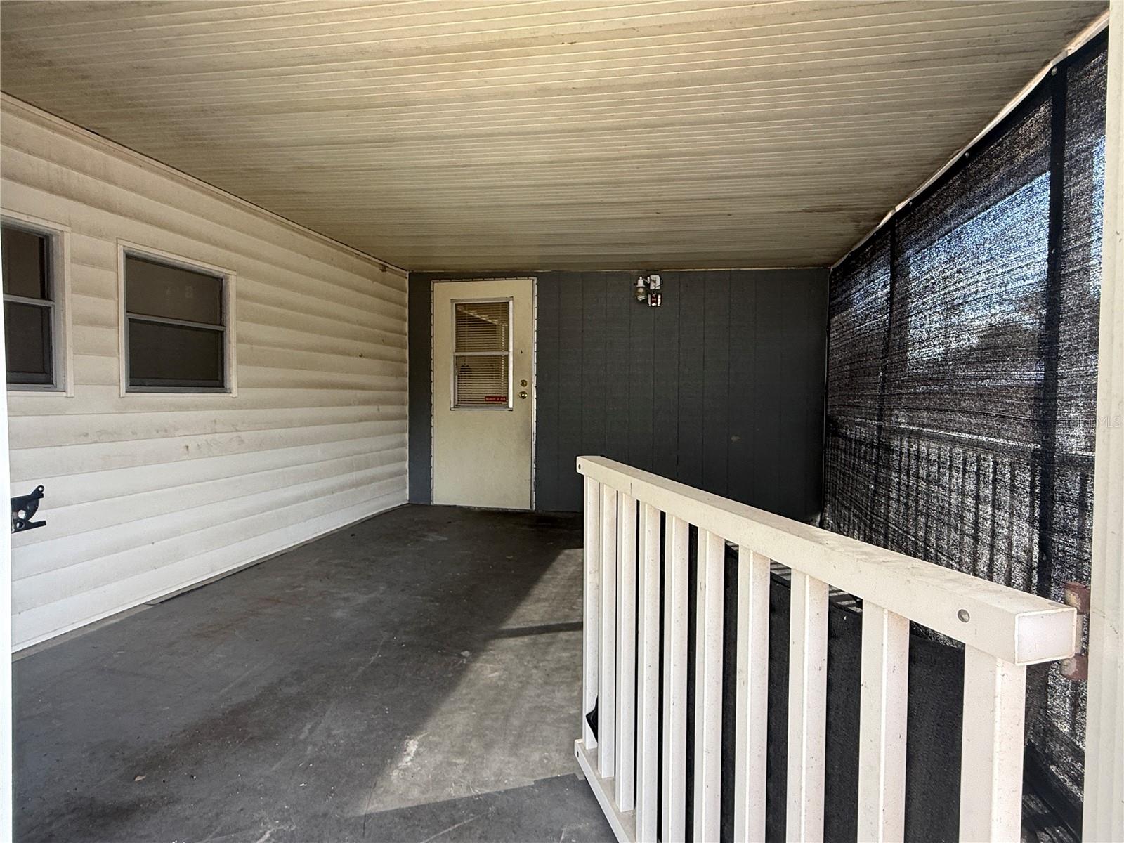 Listing photo id 2 for 5104 Little Lake Ct