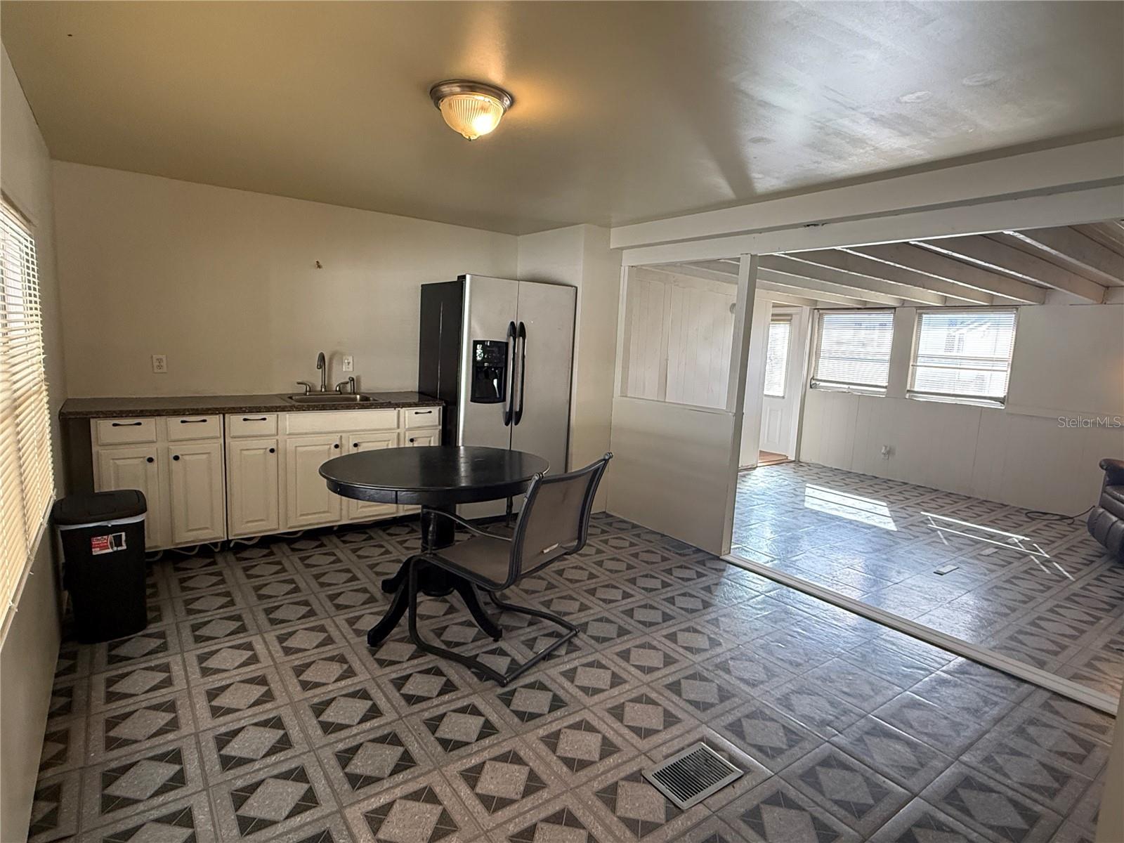 Listing photo id 5 for 5104 Little Lake Ct