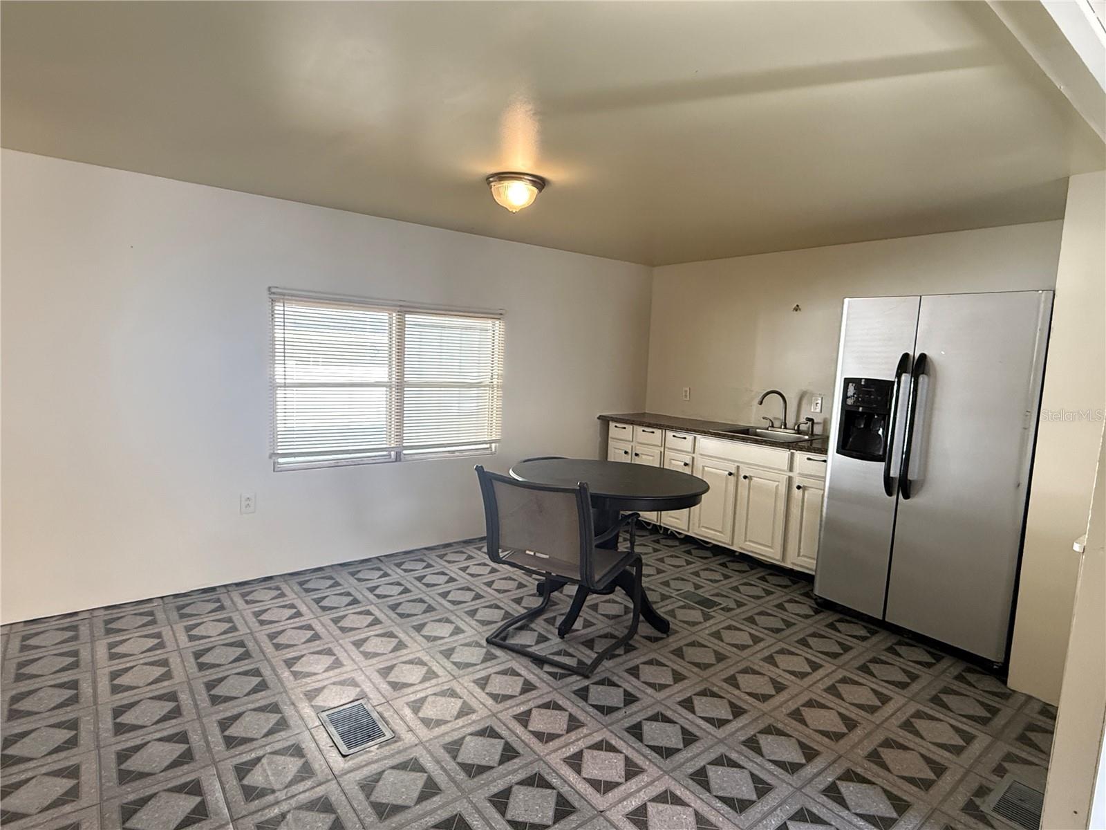 Listing photo id 6 for 5104 Little Lake Ct