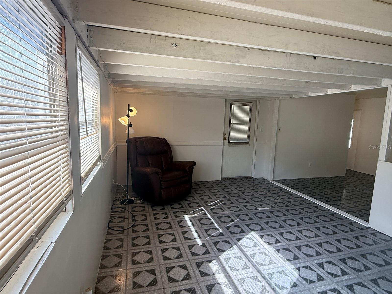 Listing photo id 7 for 5104 Little Lake Ct