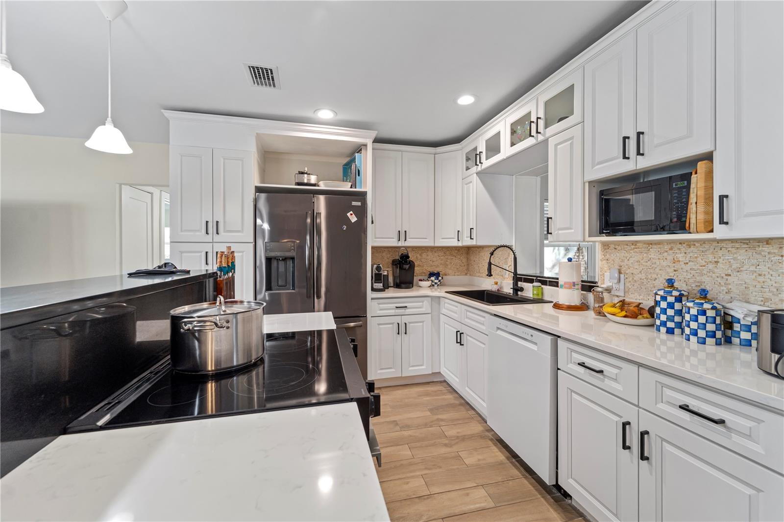 Image 10 of 24 For 6660 Bay Street