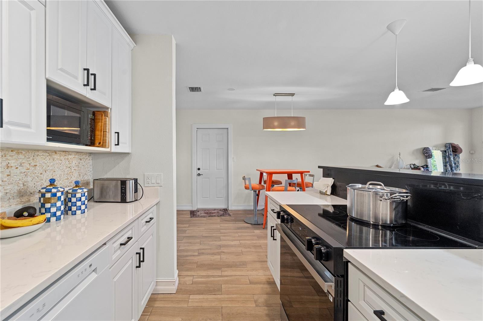 Image 11 of 24 For 6660 Bay Street