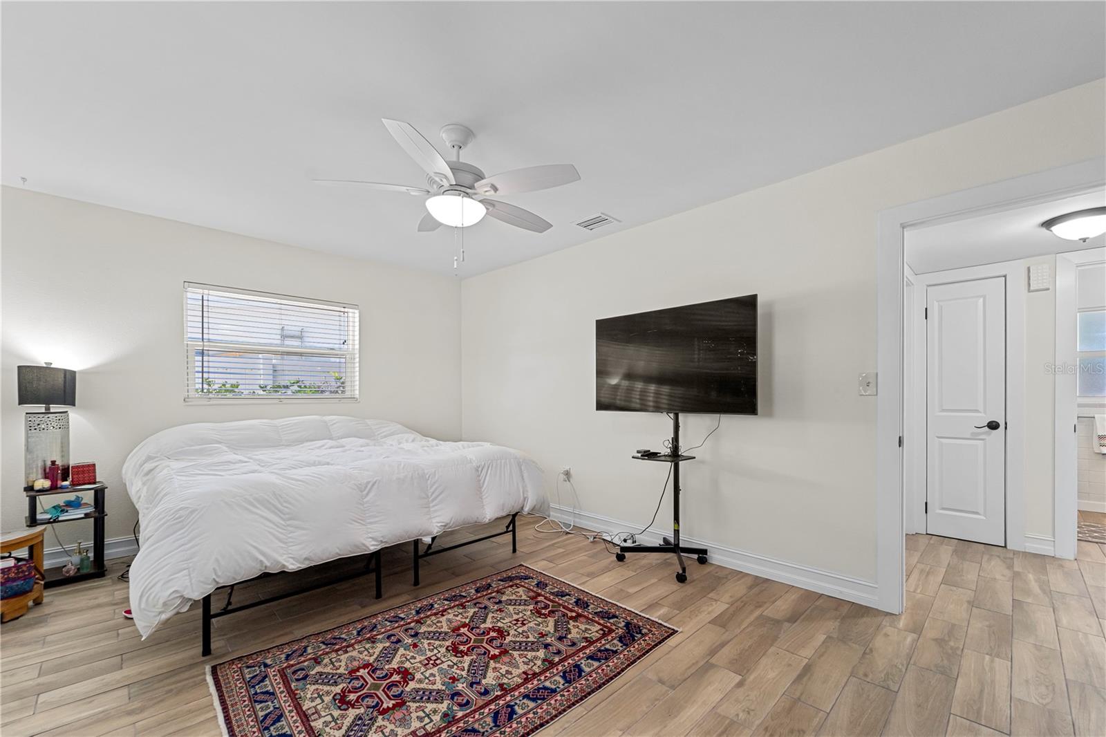 Image 16 of 24 For 6660 Bay Street