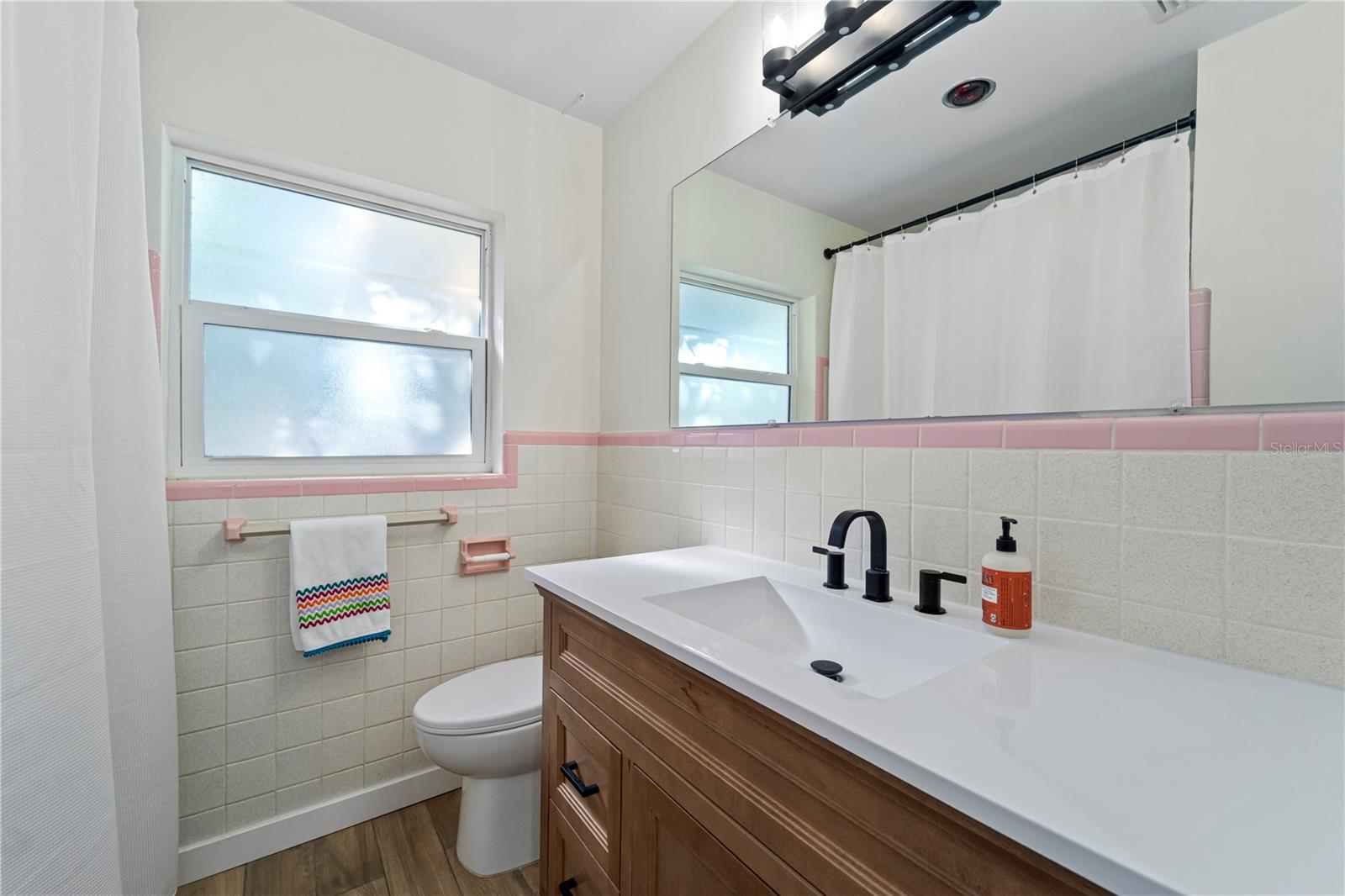 Image 17 of 24 For 6660 Bay Street