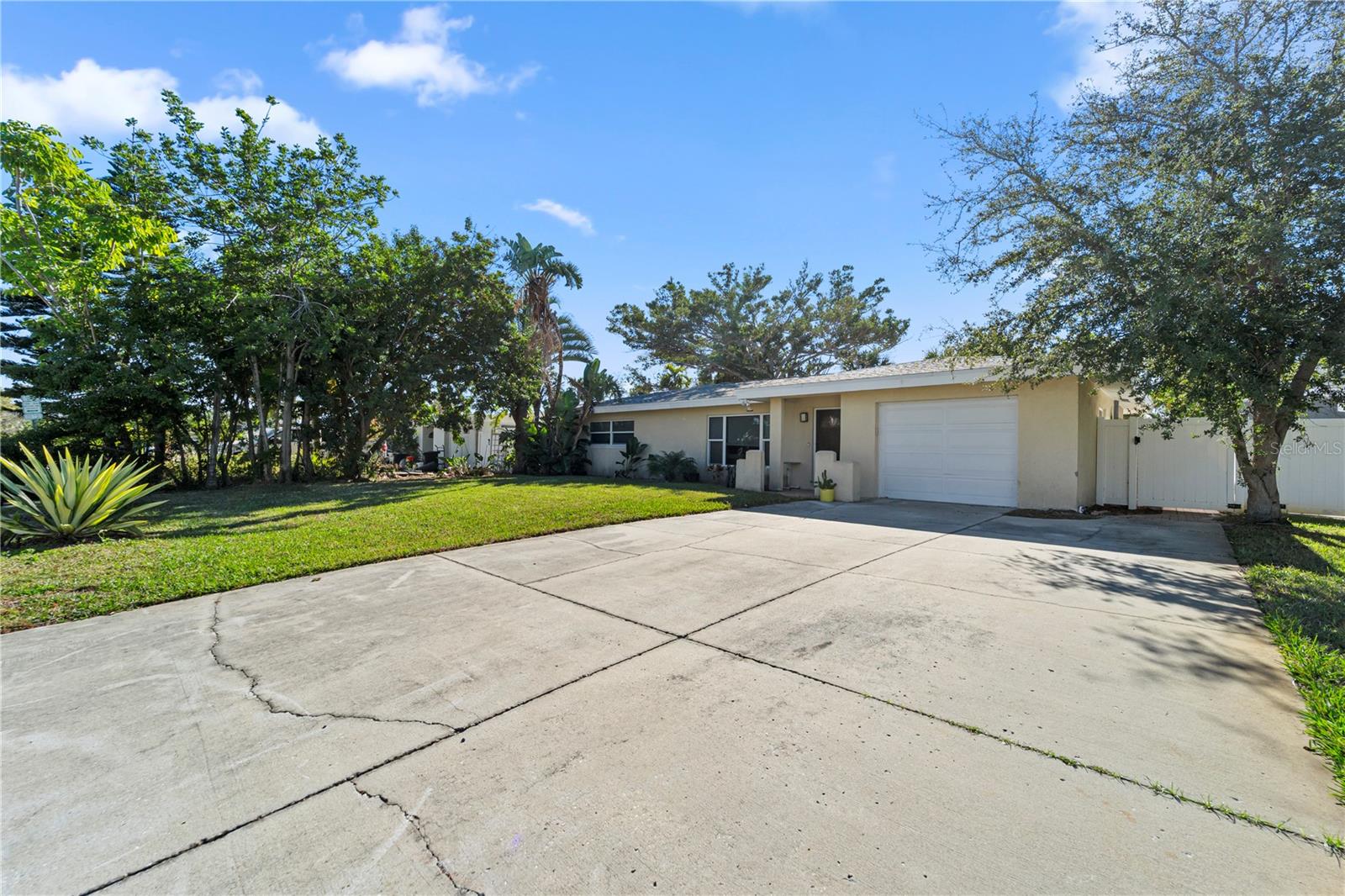 Image 4 of 24 For 6660 Bay Street