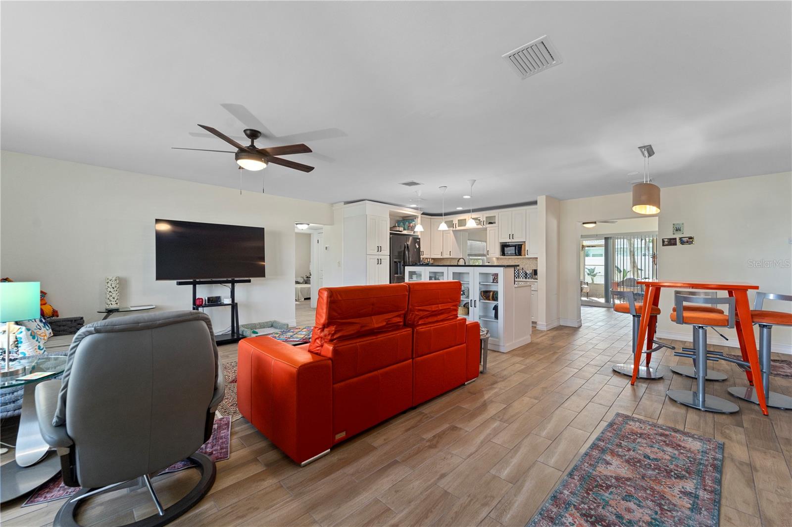 Image 6 of 24 For 6660 Bay Street