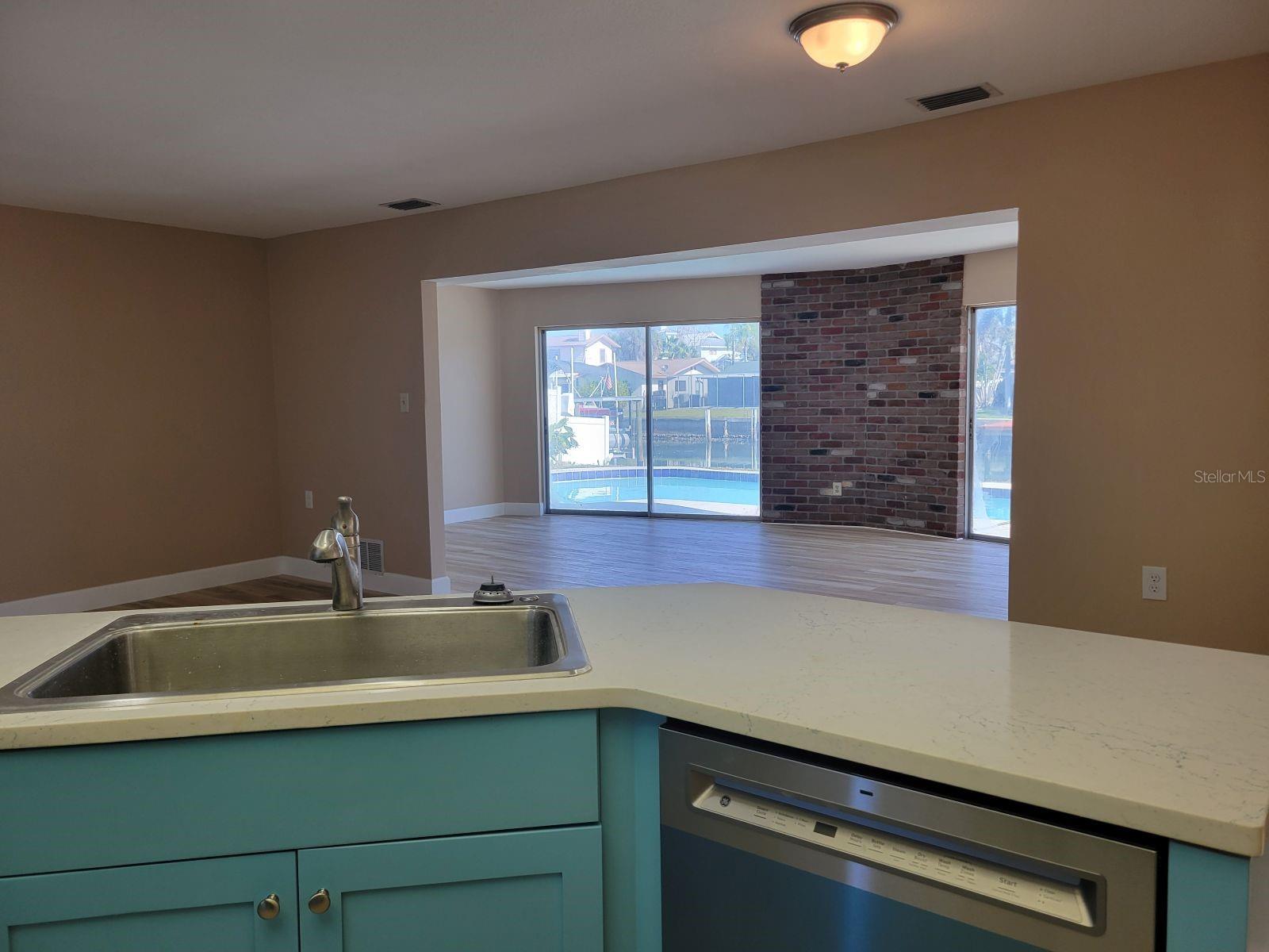 Image 10 of 34 For 1985 Cove Drive