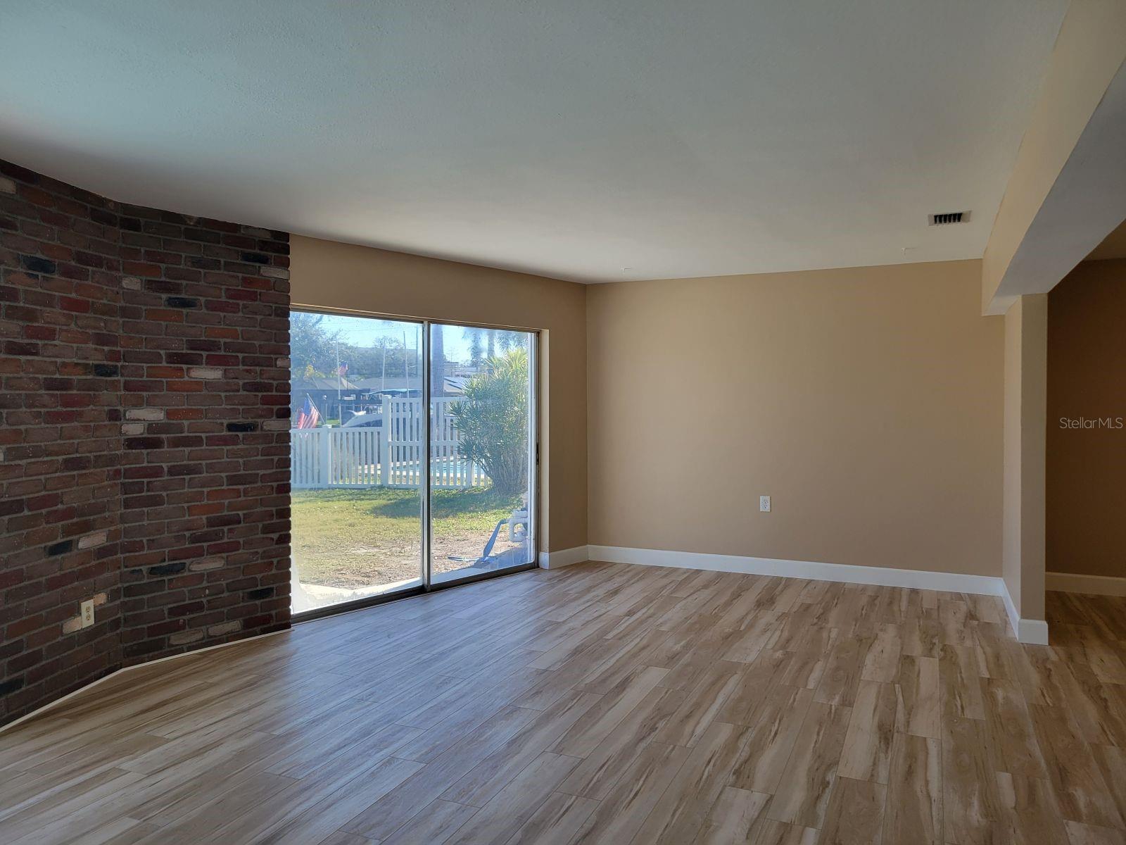 Image 13 of 34 For 1985 Cove Drive