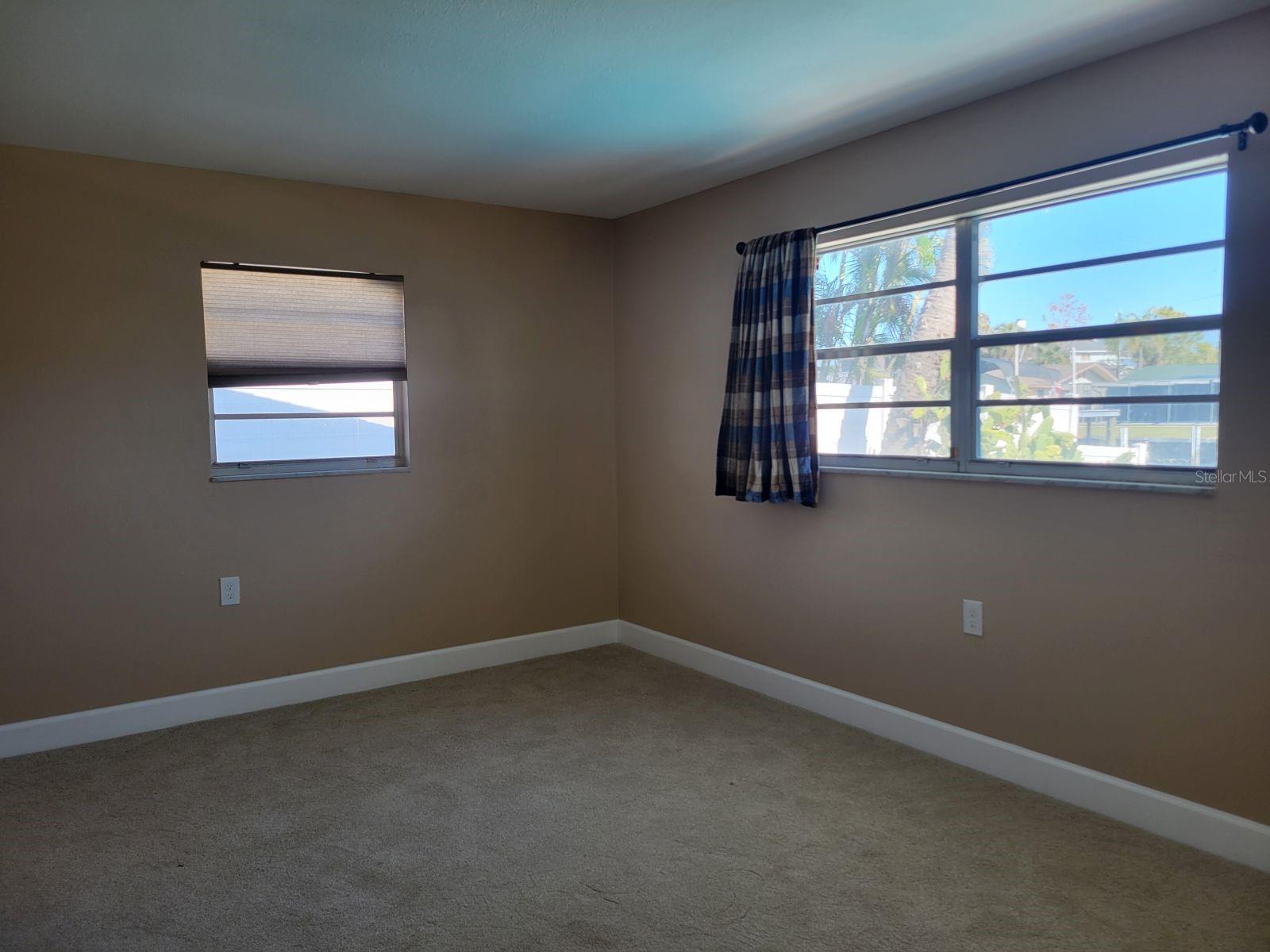 Image 16 of 34 For 1985 Cove Drive