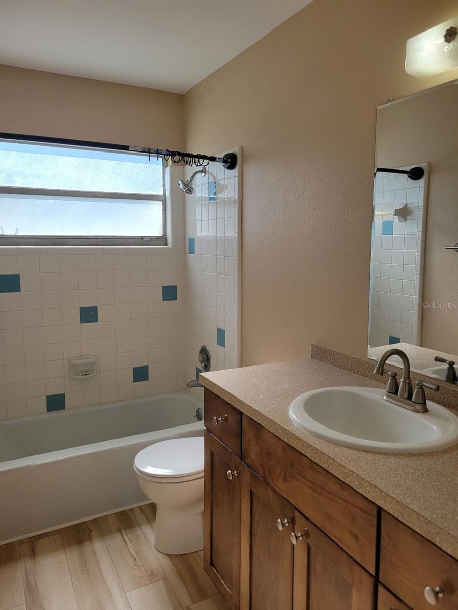 Image 25 of 34 For 1985 Cove Drive