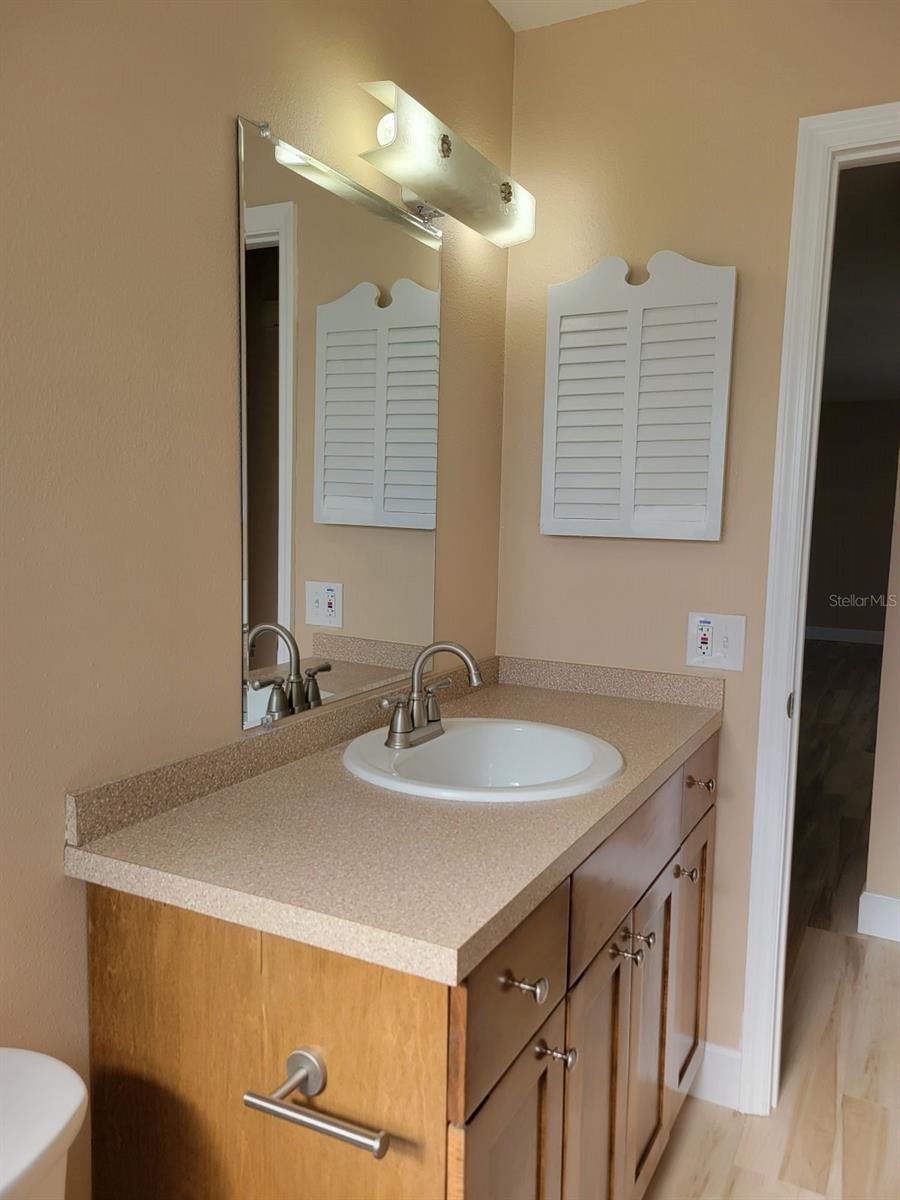 Image 27 of 34 For 1985 Cove Drive