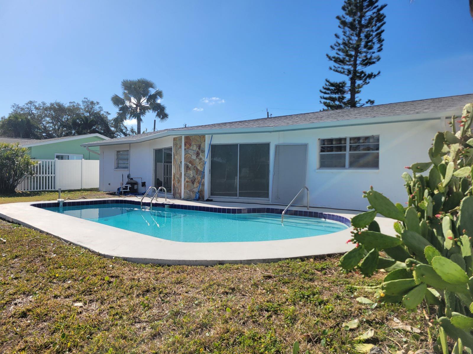 Image 32 of 34 For 1985 Cove Drive