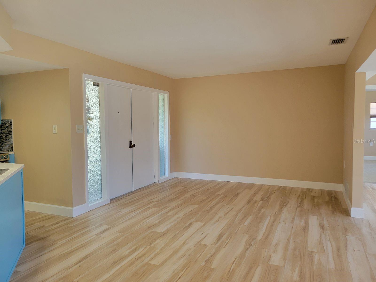 Image 5 of 34 For 1985 Cove Drive