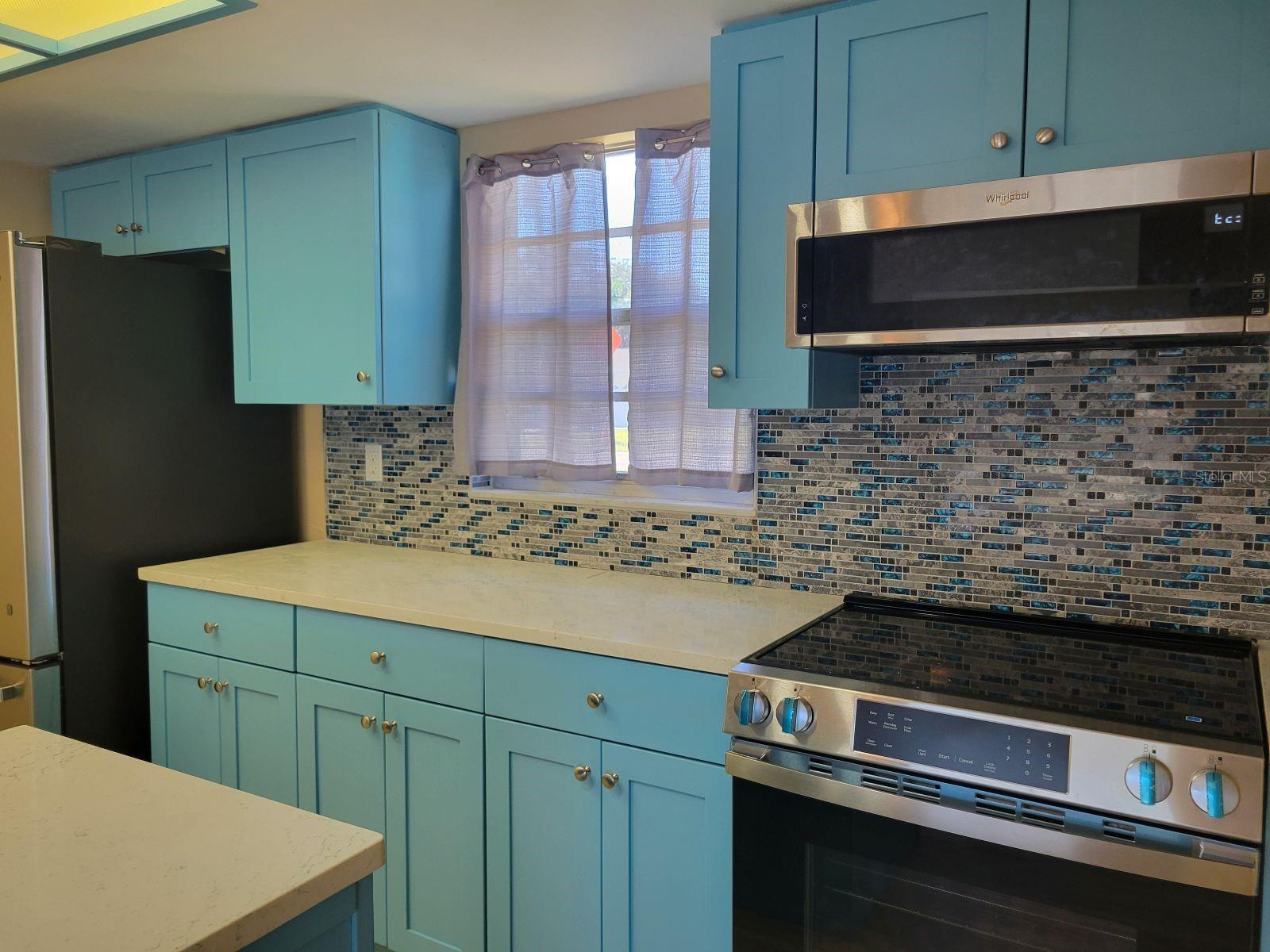 Image 8 of 34 For 1985 Cove Drive