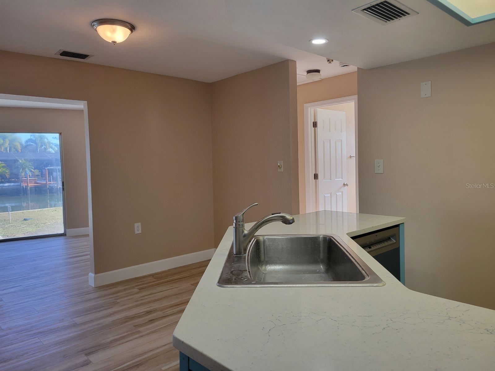 Image 9 of 34 For 1985 Cove Drive