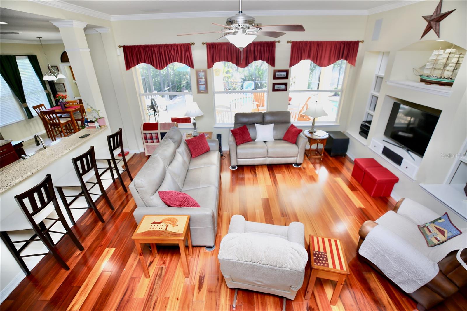 Listing photo id 13 for 19822 Prince Benjamin Drive