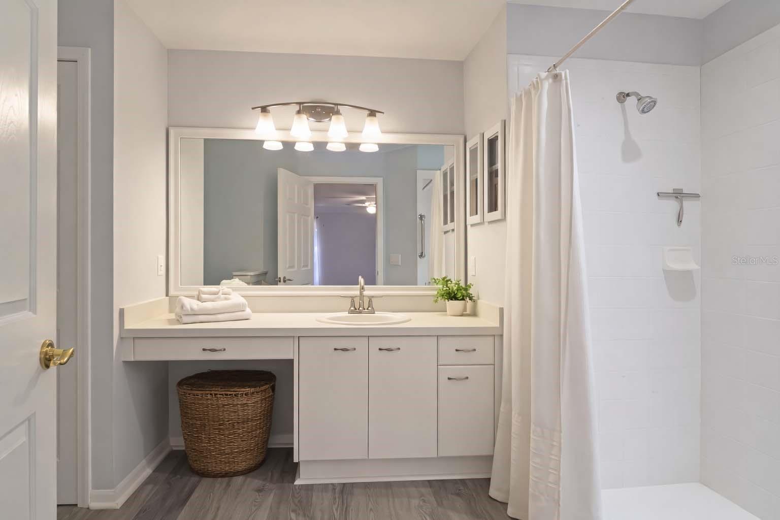 Image 32 of 54 For 11148 Hollander Avenue