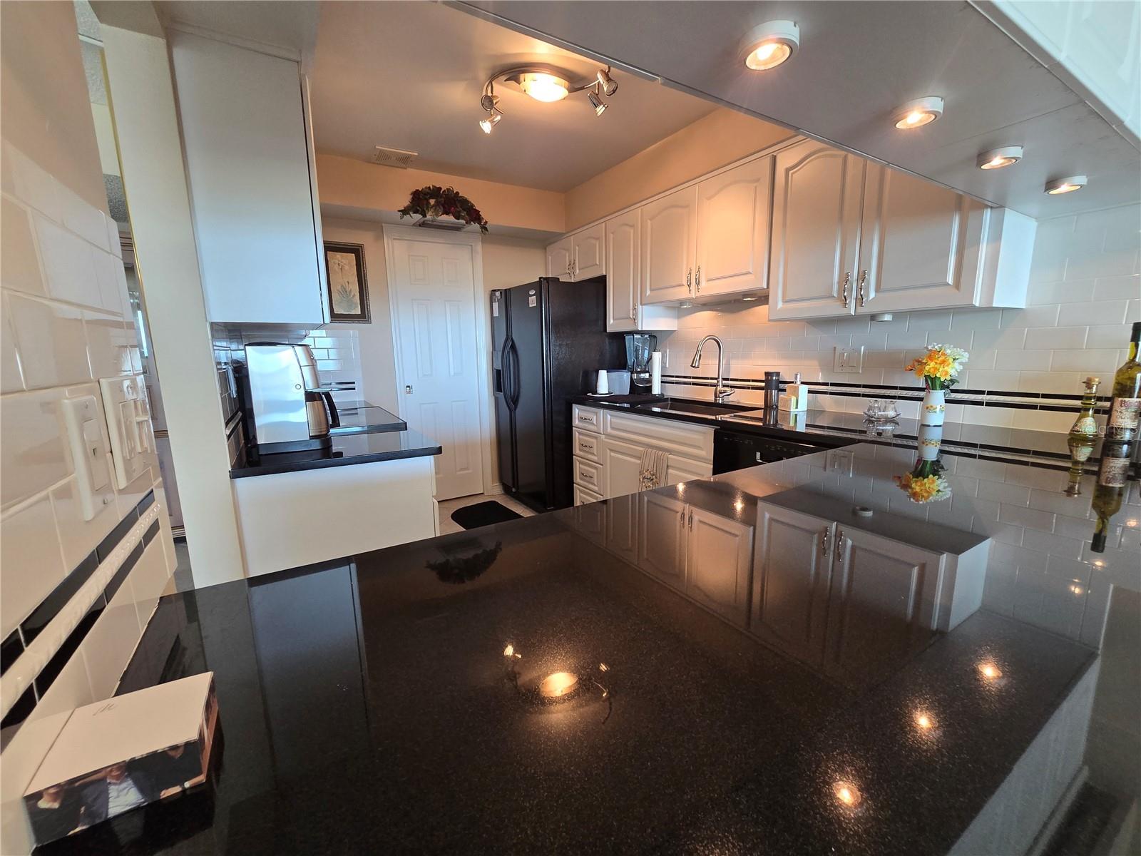 Image 14 of 26 For 634 Edgewater Drive 242