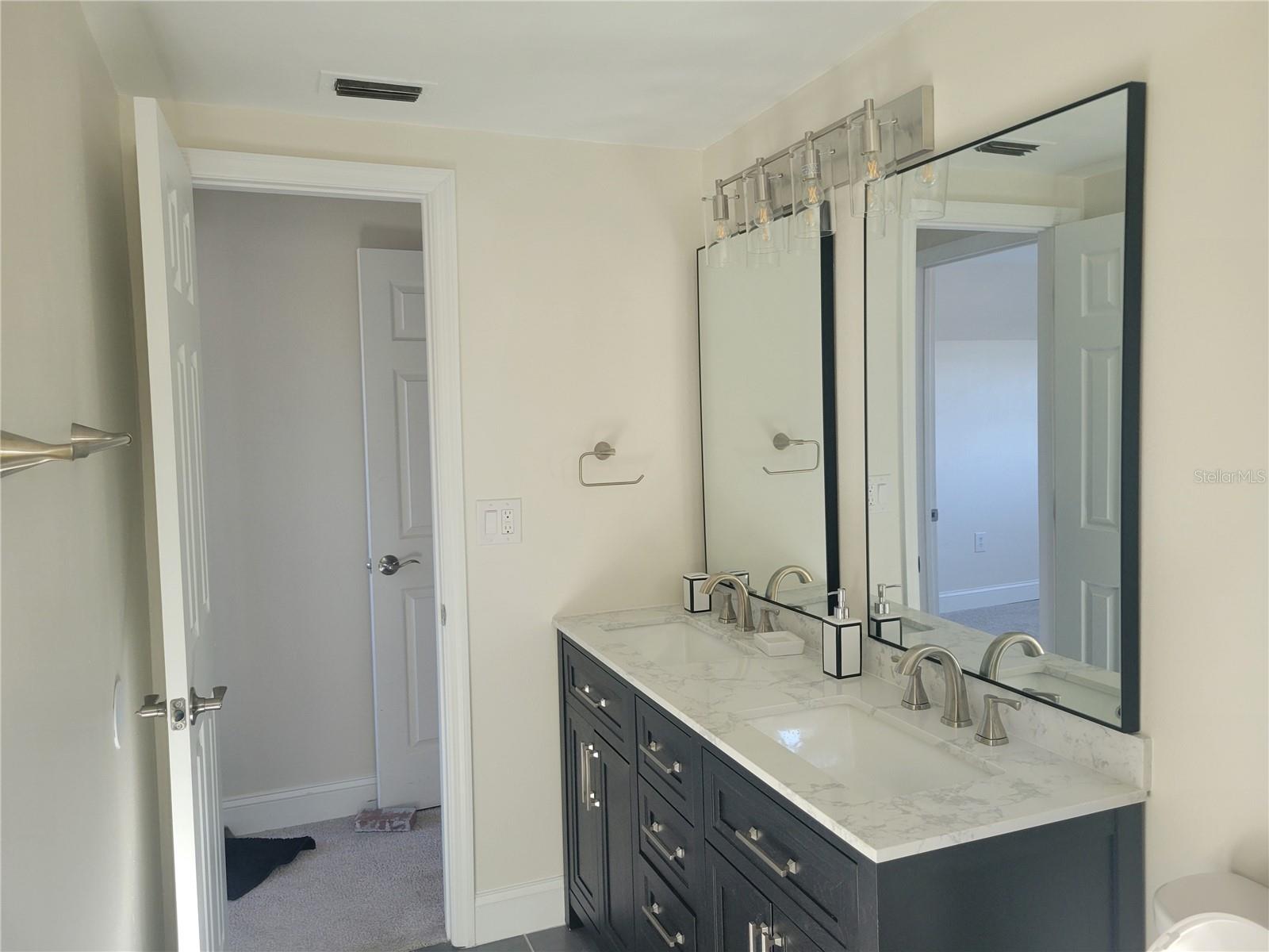 Image 20 of 31 For 6412 Wingfoot Circle