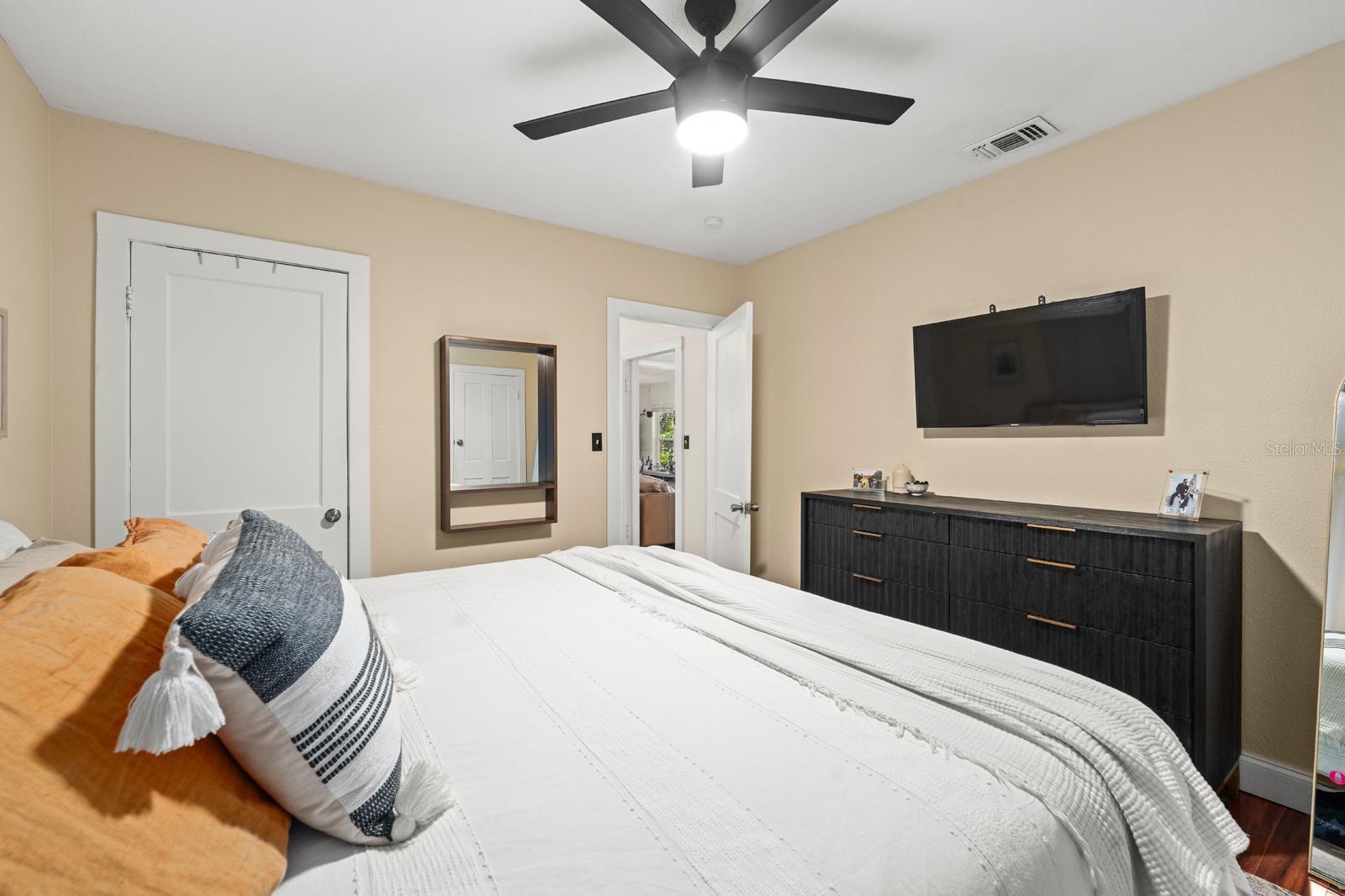 Image 18 of 29 For 806 Lambright Street