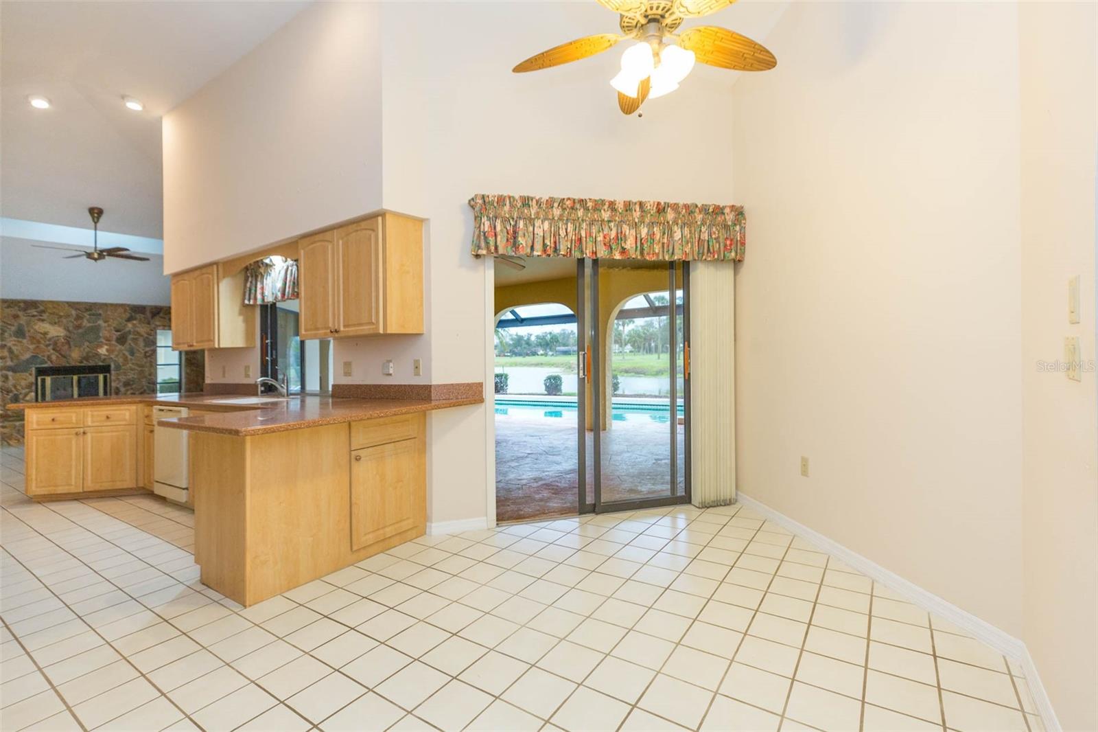 Image 14 of 77 For 963 Doral Lane