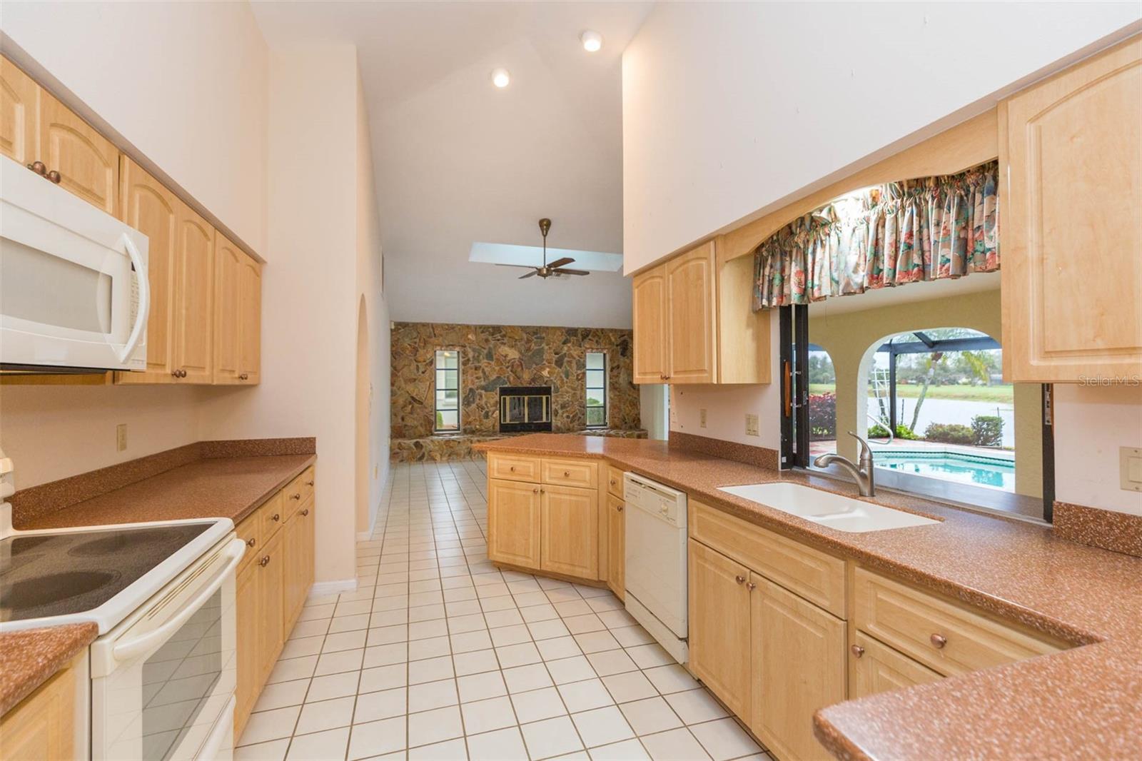 Image 18 of 77 For 963 Doral Lane